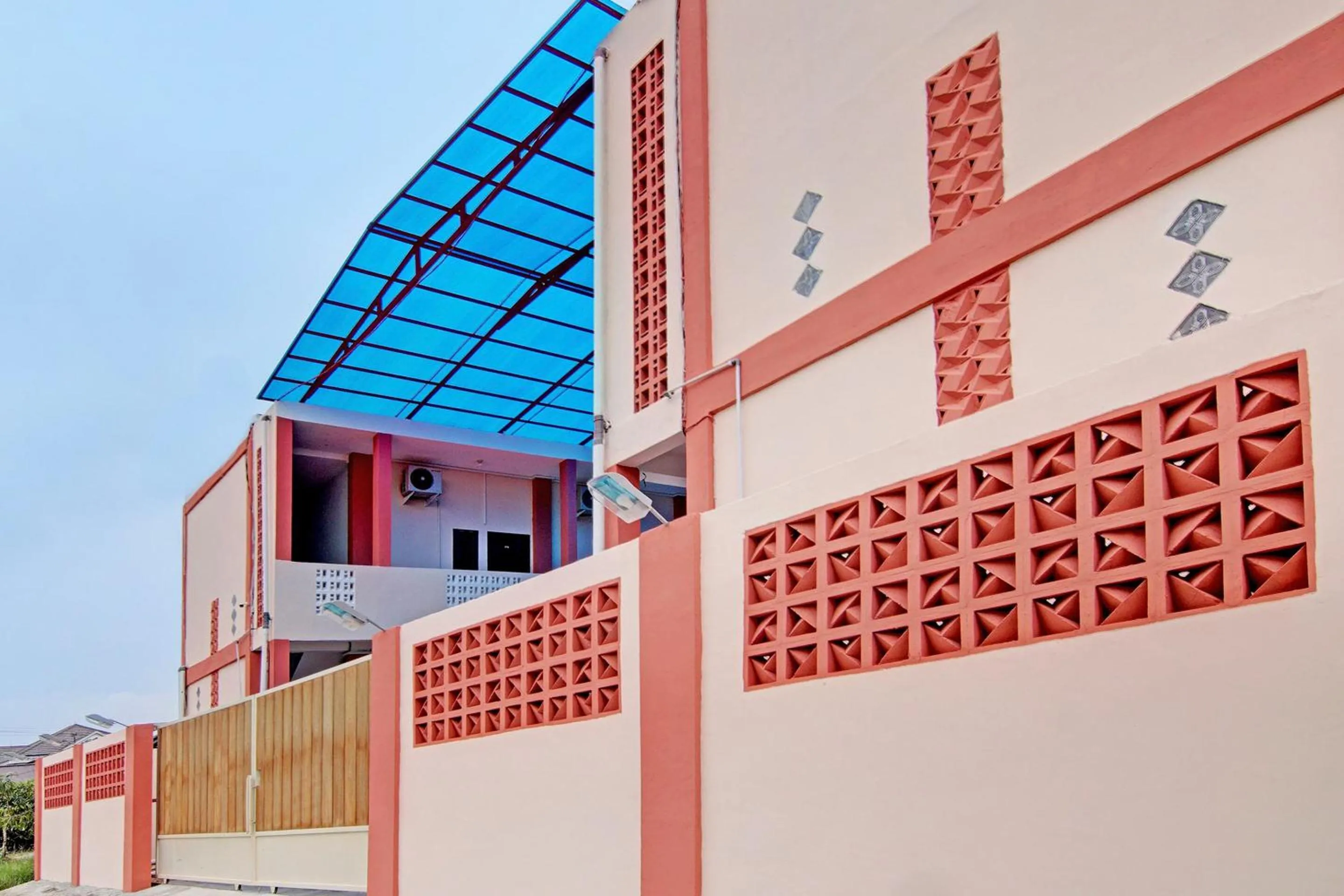 Facade/entrance in OYO 92946 Dekna Homestay Syariah