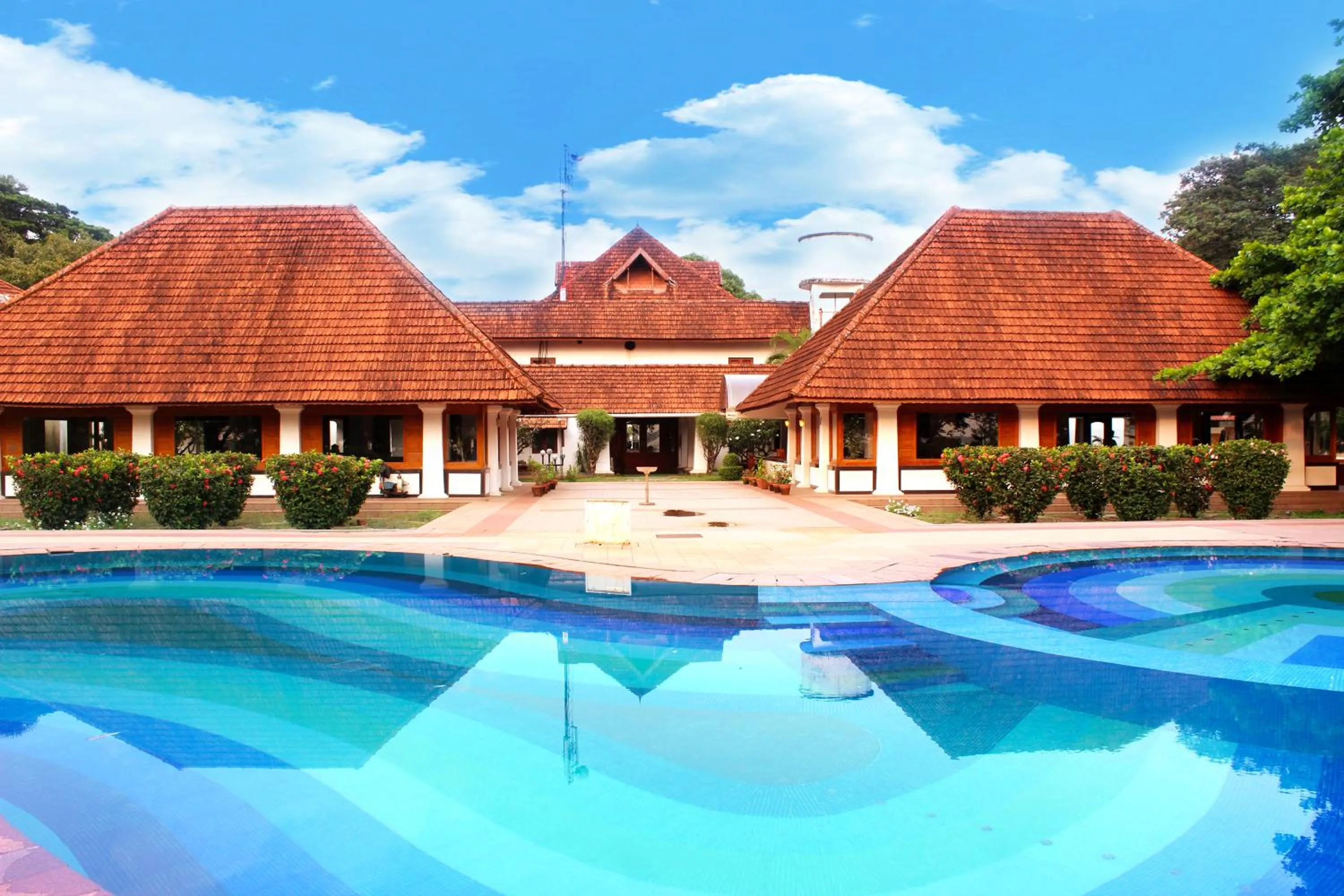 Swimming pool in KTDC Bolgatty Palace & Island Resort