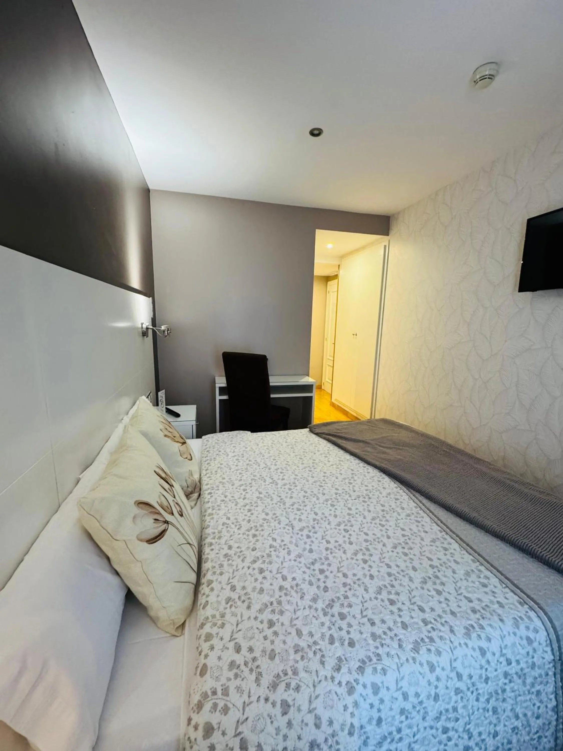 Bed in Hotel El Acebo