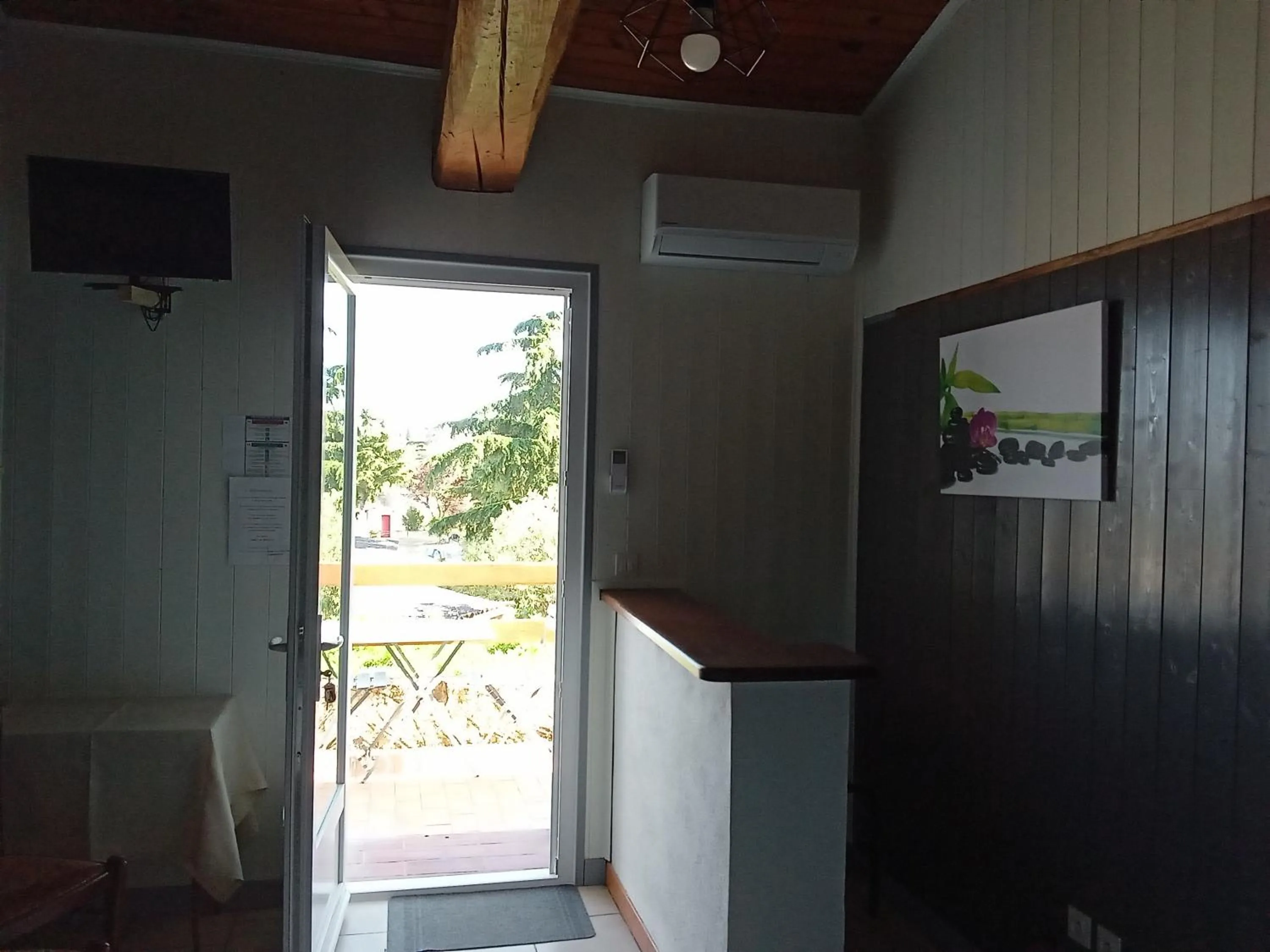 Twin Room in Le H de SERNHAC
