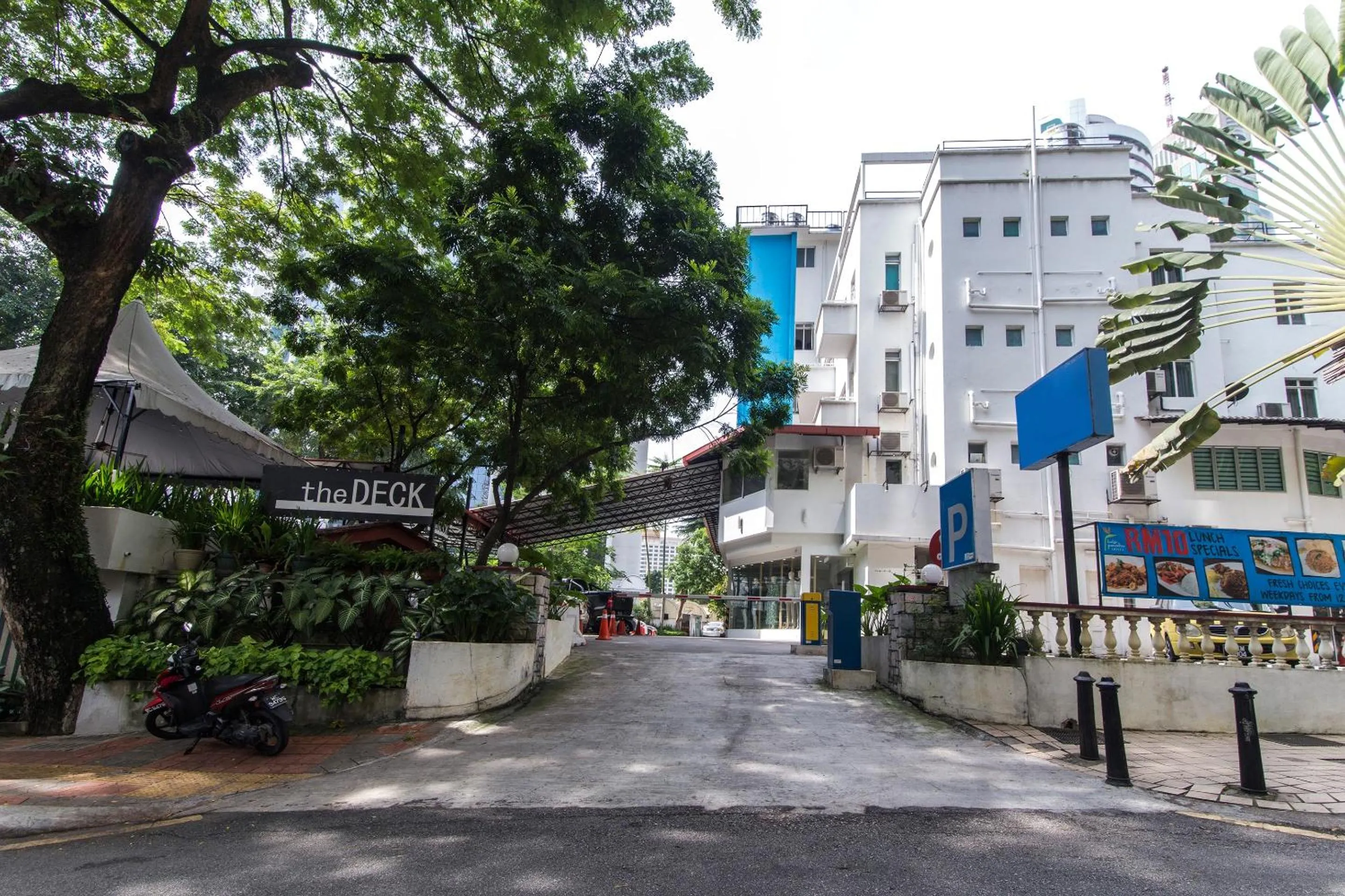 Facade/entrance in Lodge Paradize Hotel