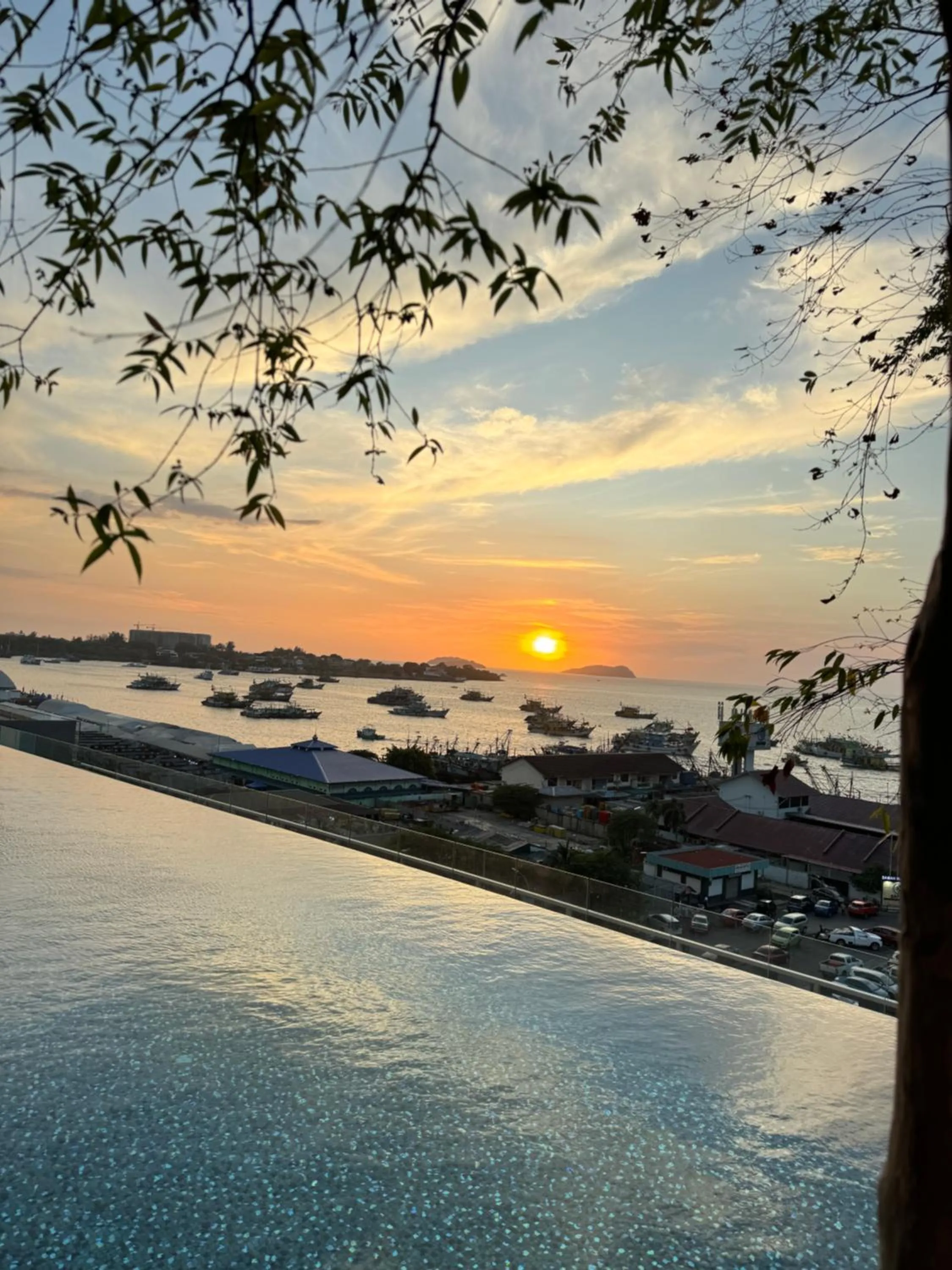 ZHI The Shore Suites Kota Kinabalu