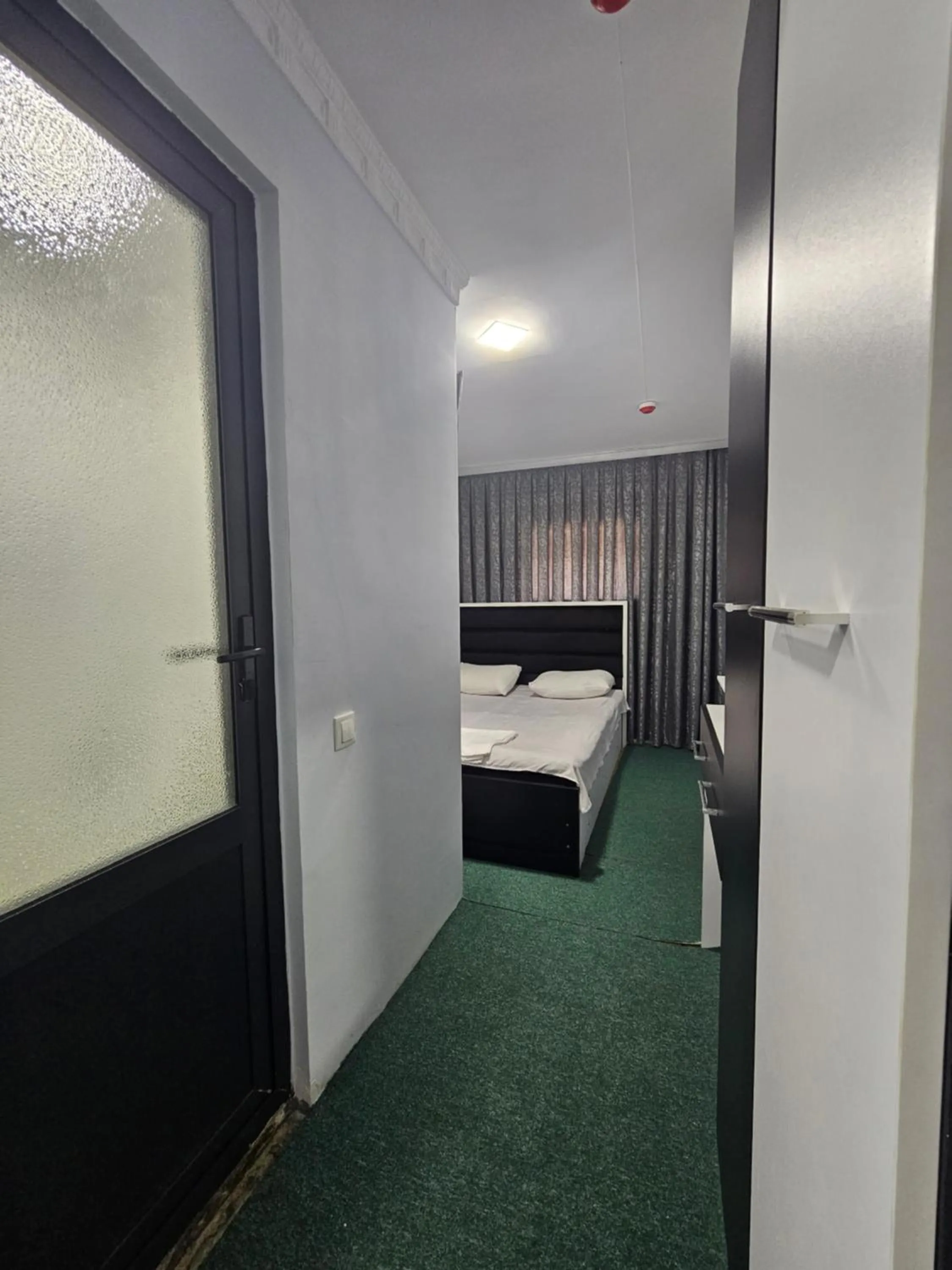 Photo of the whole room in Bahra Hotel