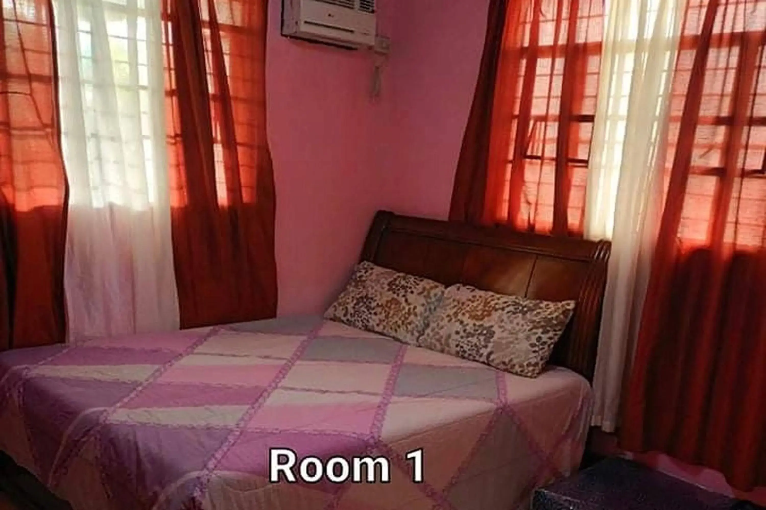 Three-Bedroom House in Albert's Transient House Three-Bedroom House in Albert's Transient House