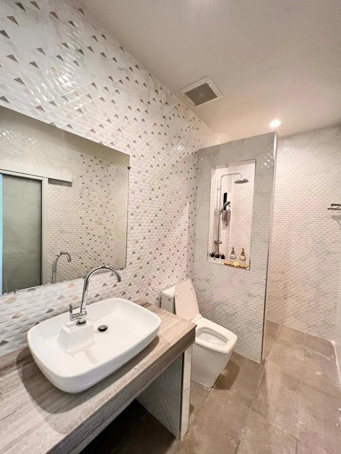 Por poshtel Kanchanaburi