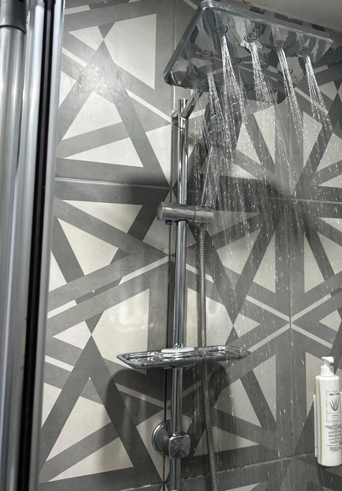 Shower in Monezza Maltepe Rezidans