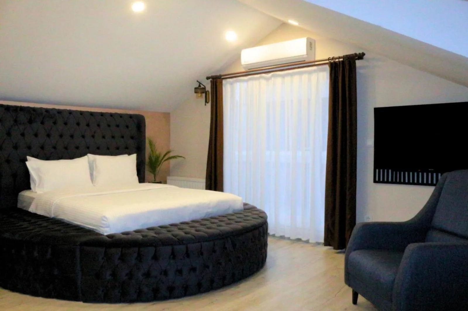 Bed in Monezza Maltepe Rezidans