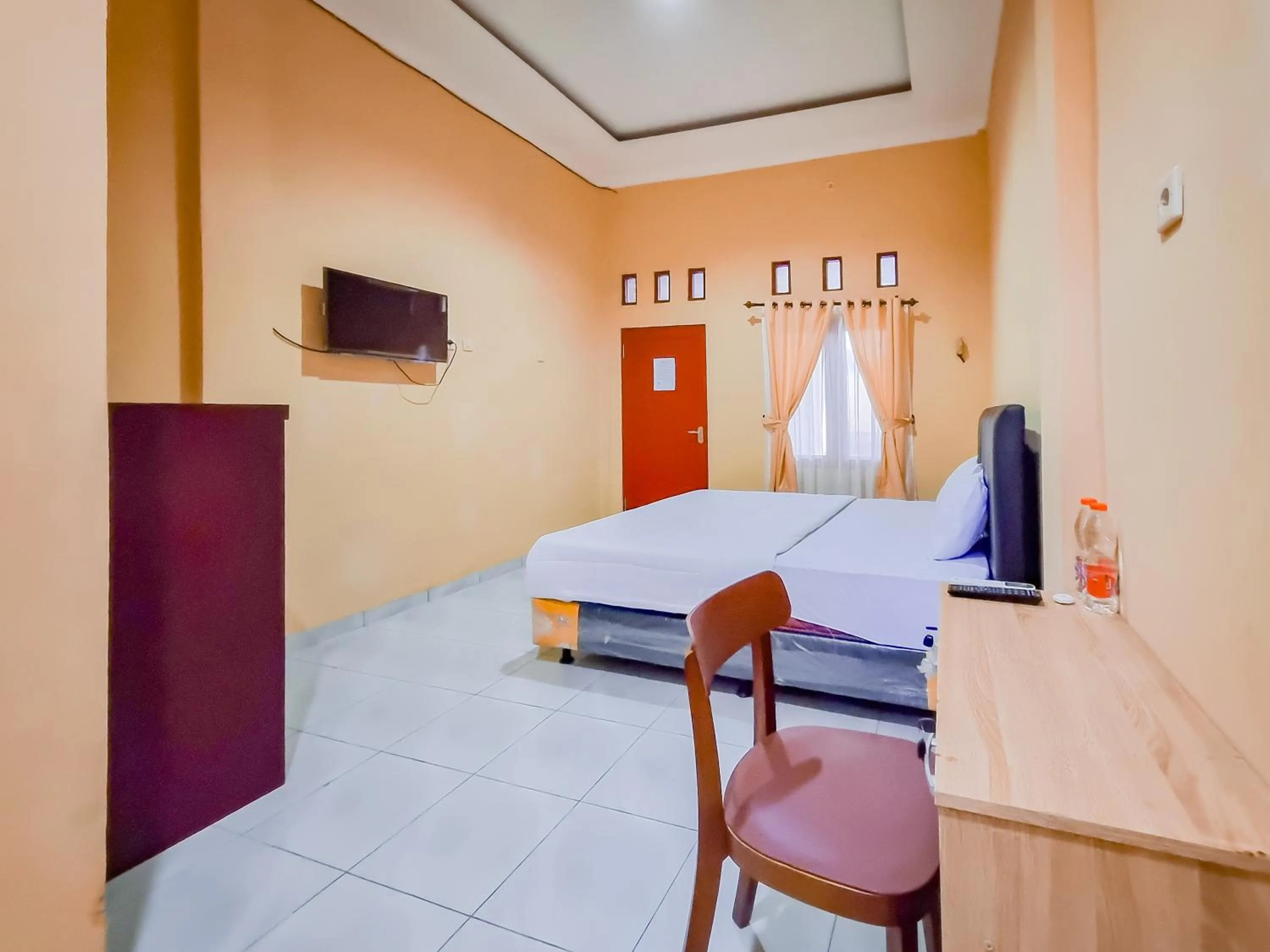 Bedroom, Bed in RedDoorz near Kantor Gubernur Kalimantan Tengah