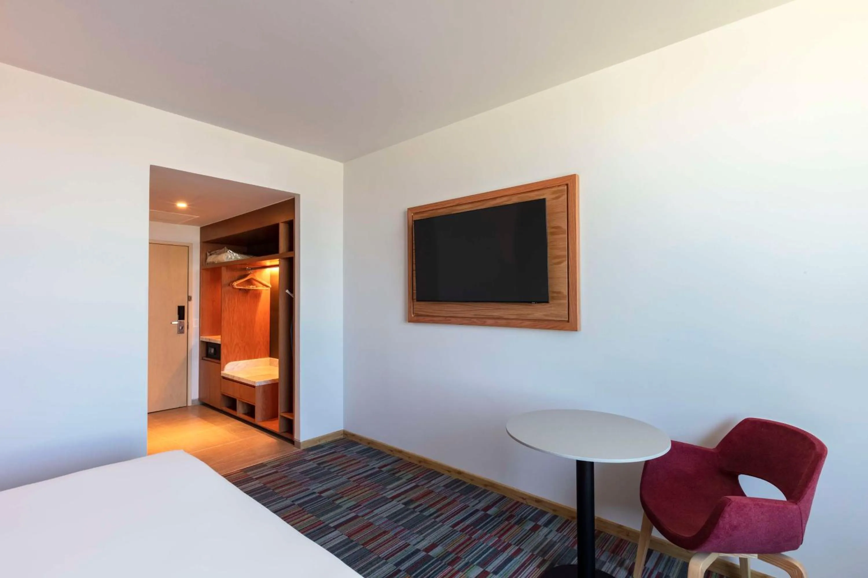 Bedroom, Bed in Hilton Garden Inn Guadalajara Airport