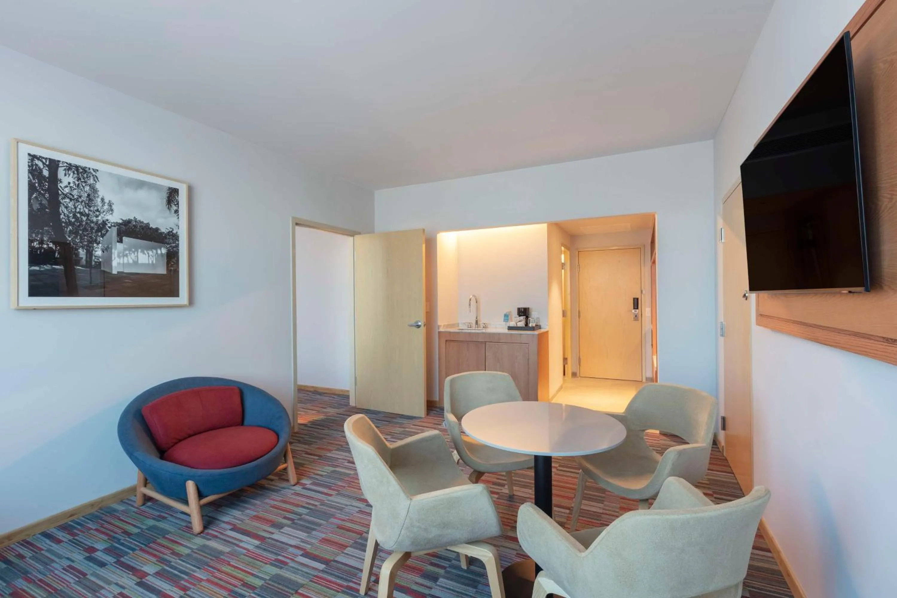 Photo of the whole room in Hilton Garden Inn Guadalajara Airport