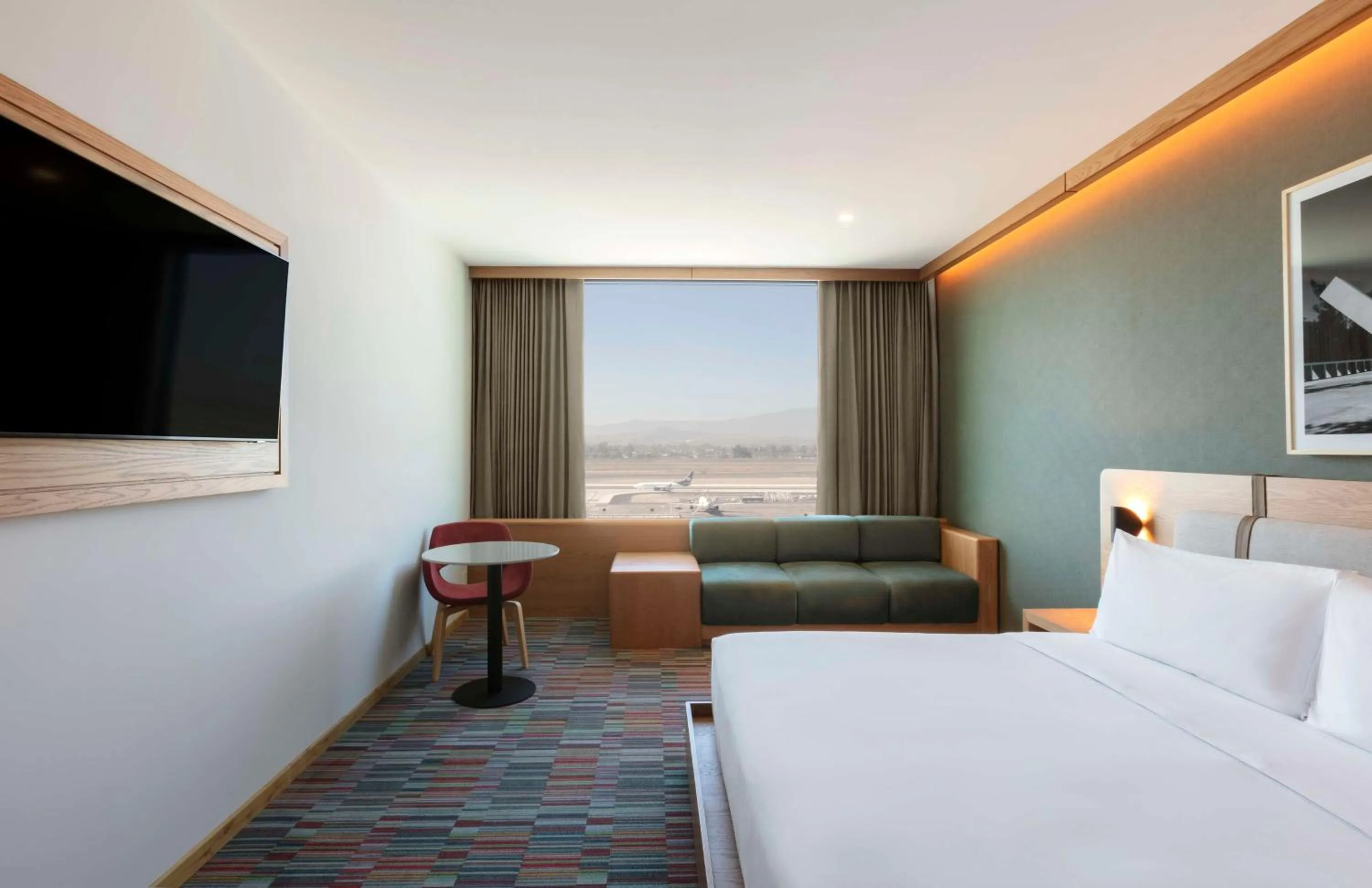 View (from property/room), Bed in Hilton Garden Inn Guadalajara Airport