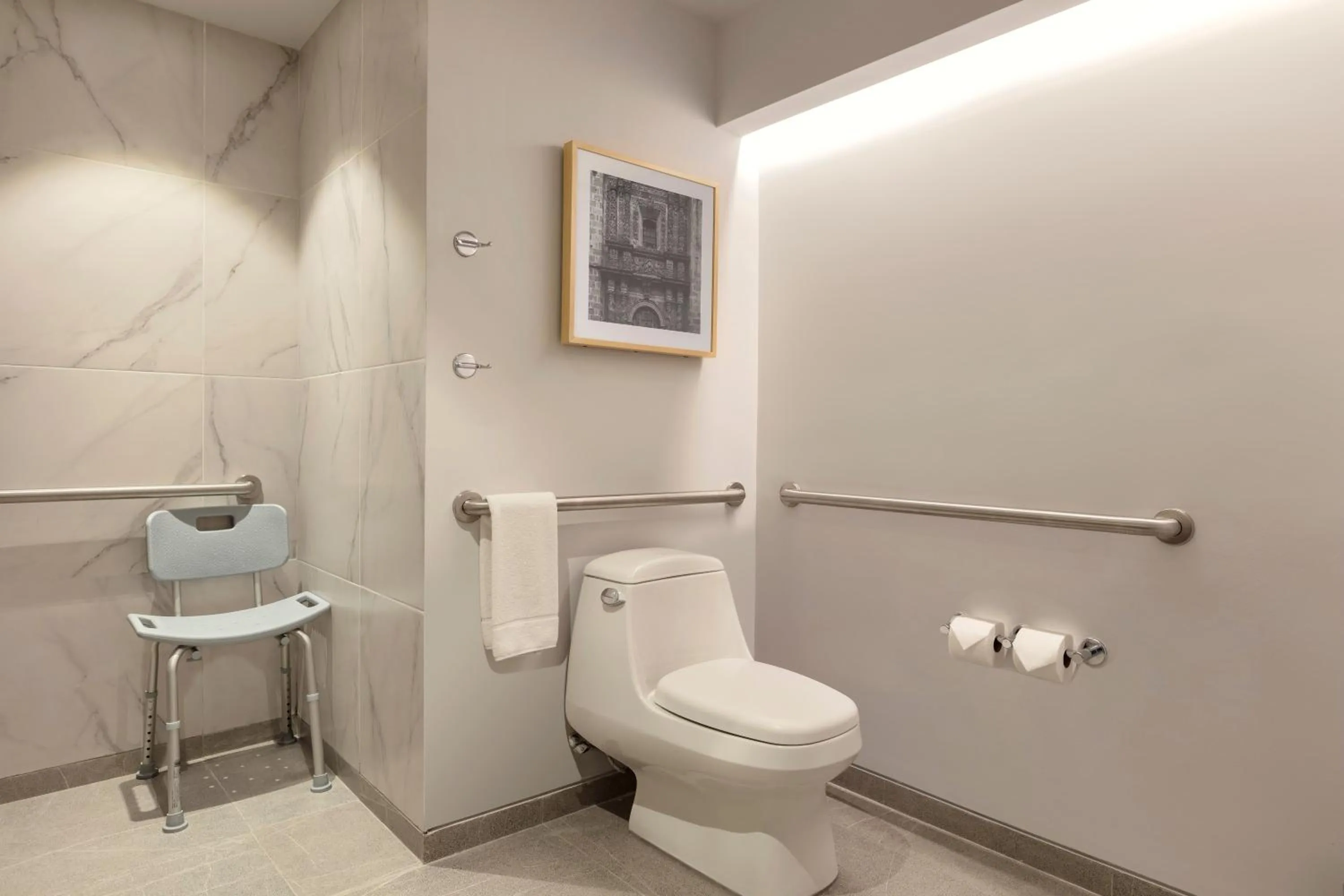 Bathroom in Hilton Garden Inn Guadalajara Airport