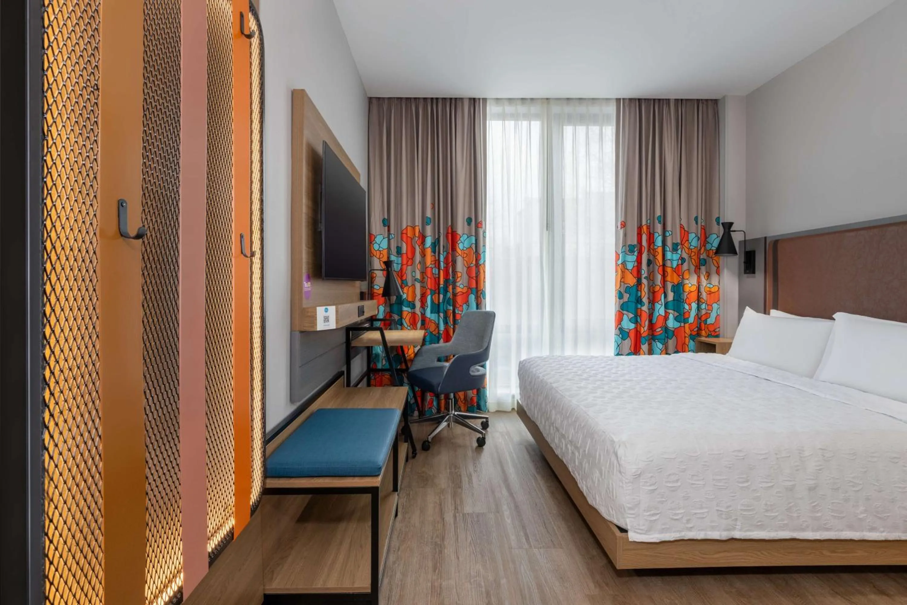 Bedroom, Bed in Tru By Hilton Brooklyn