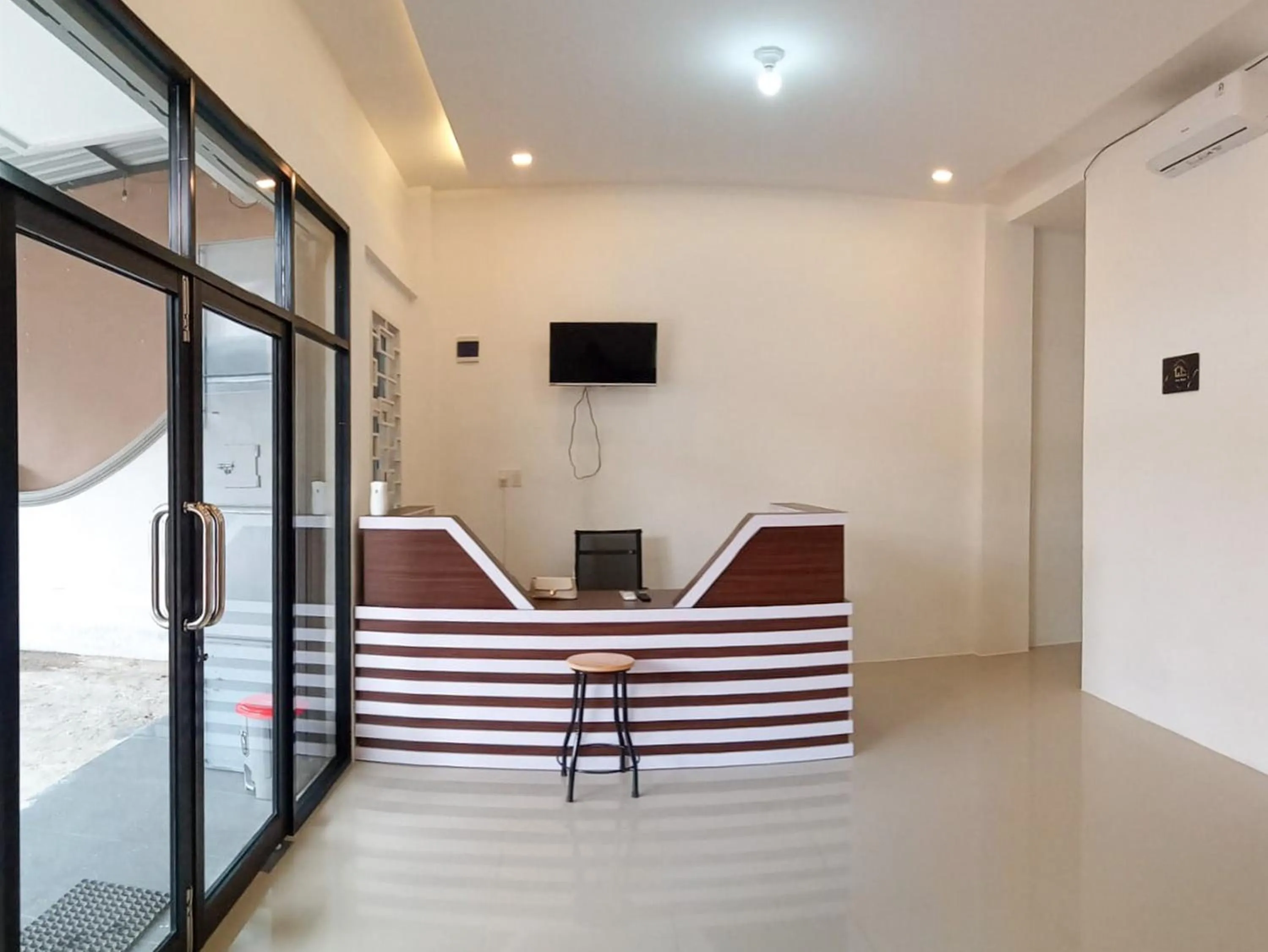 Lobby or reception in RedDoorz near Stasiun Pematangsiantar
