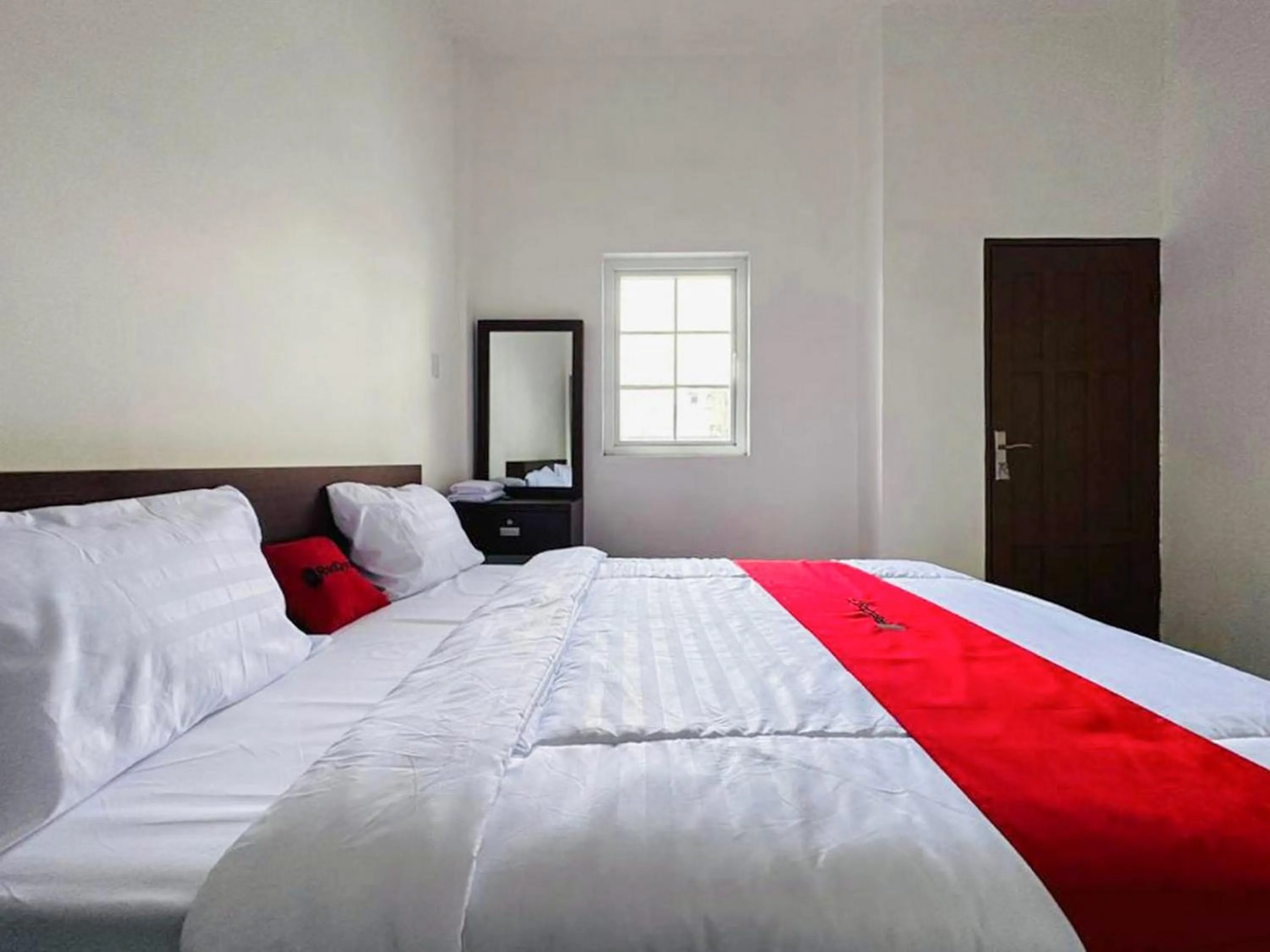 Bed in RedDoorz near Stasiun Pematangsiantar