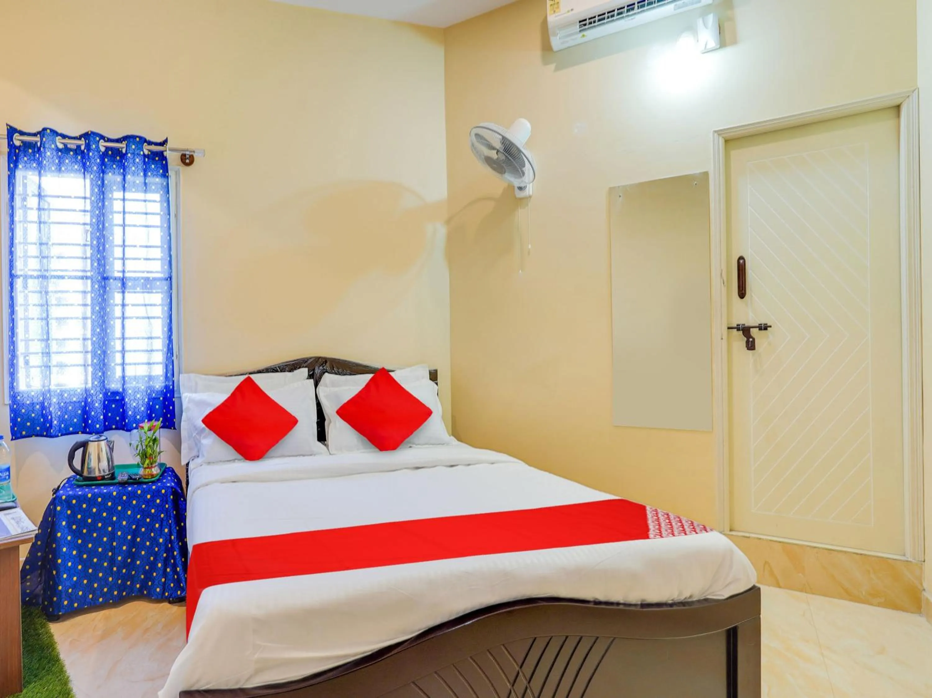 Bedroom in Hotel O SGR Residency