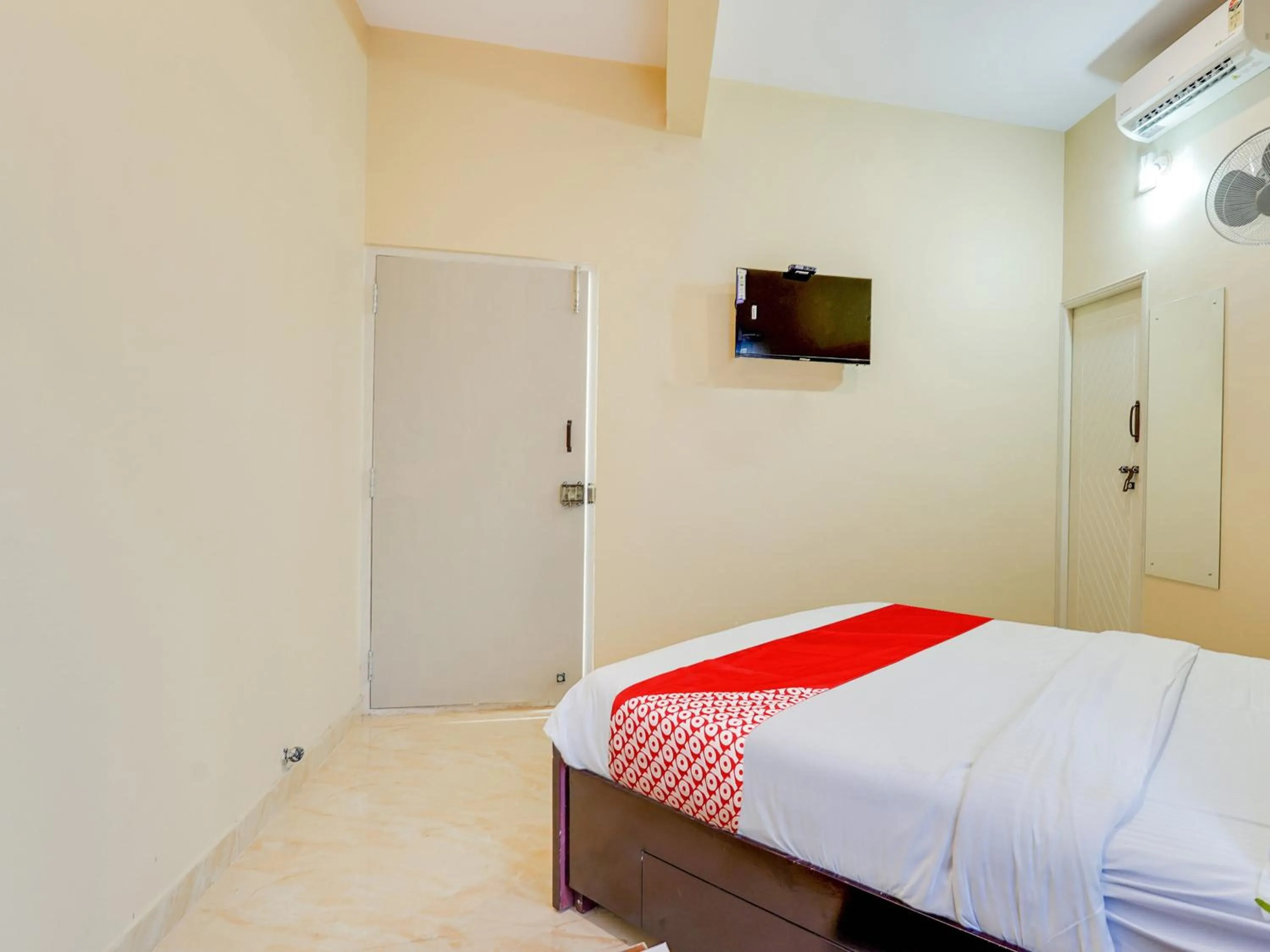 Bedroom in Hotel O SGR Residency