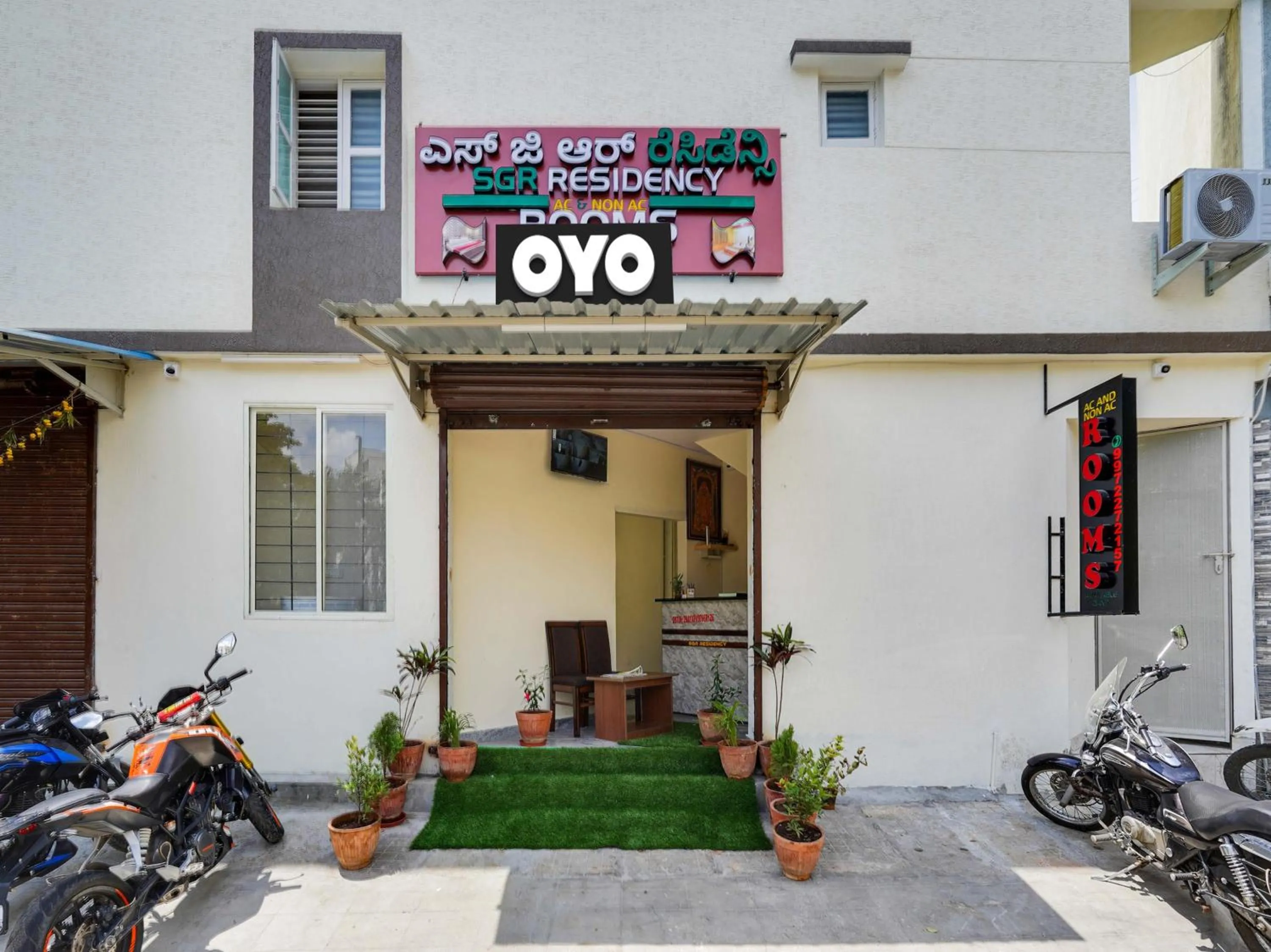 Facade/entrance in Hotel O SGR Residency