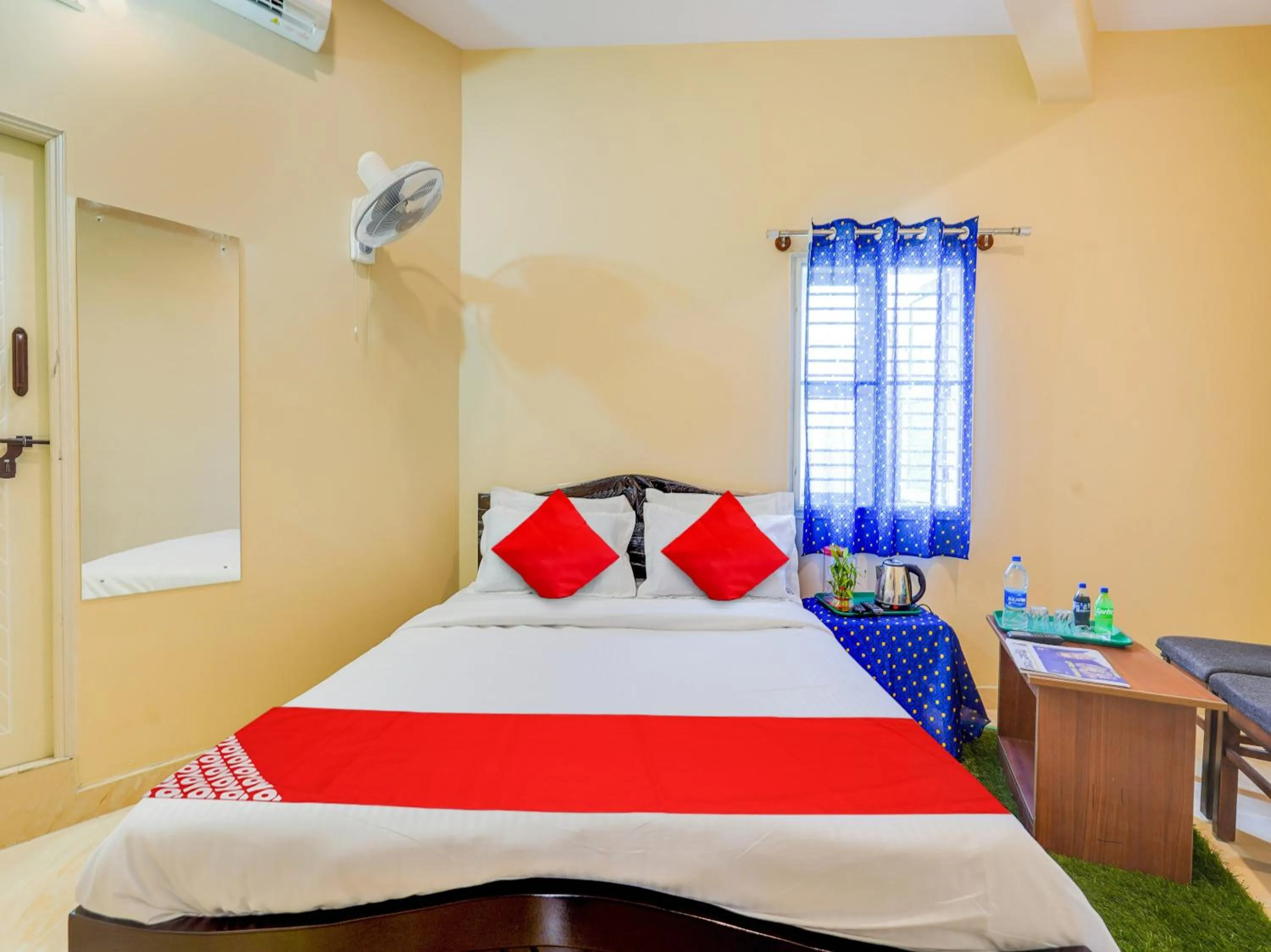 Bedroom in Hotel O SGR Residency