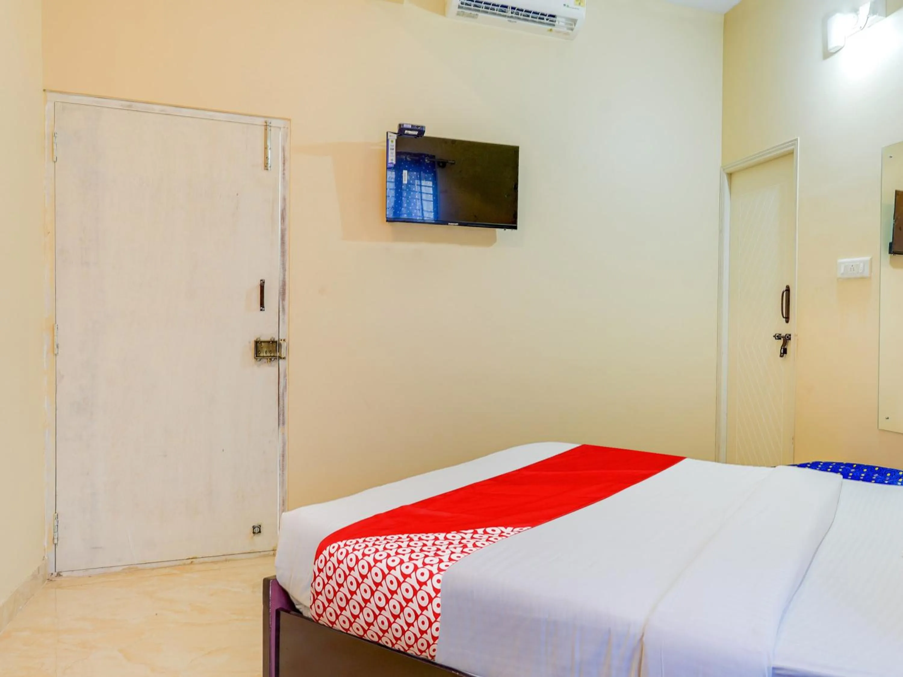 Bedroom in Hotel O SGR Residency