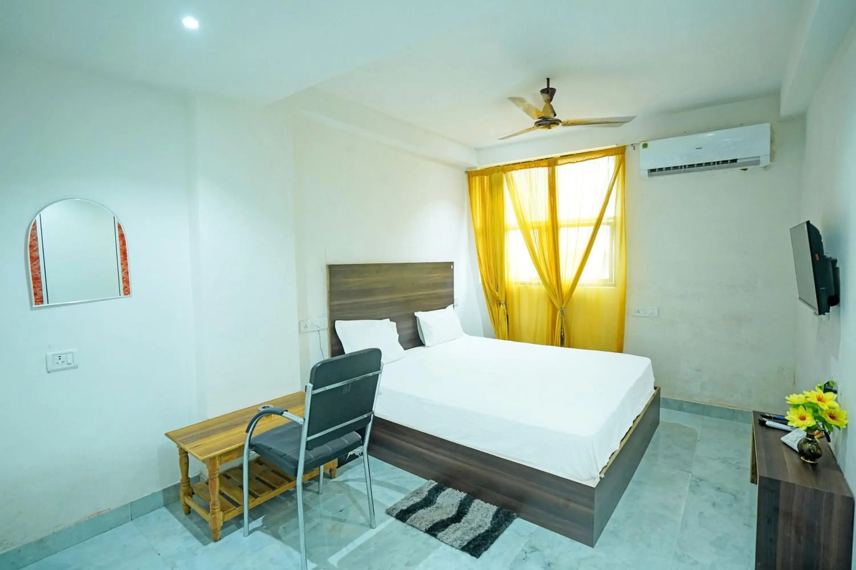 Classic Triple Room - single occupancy in Hotel O SS Palace Classic Triple Room - single occupancy in Hotel O SS Palace