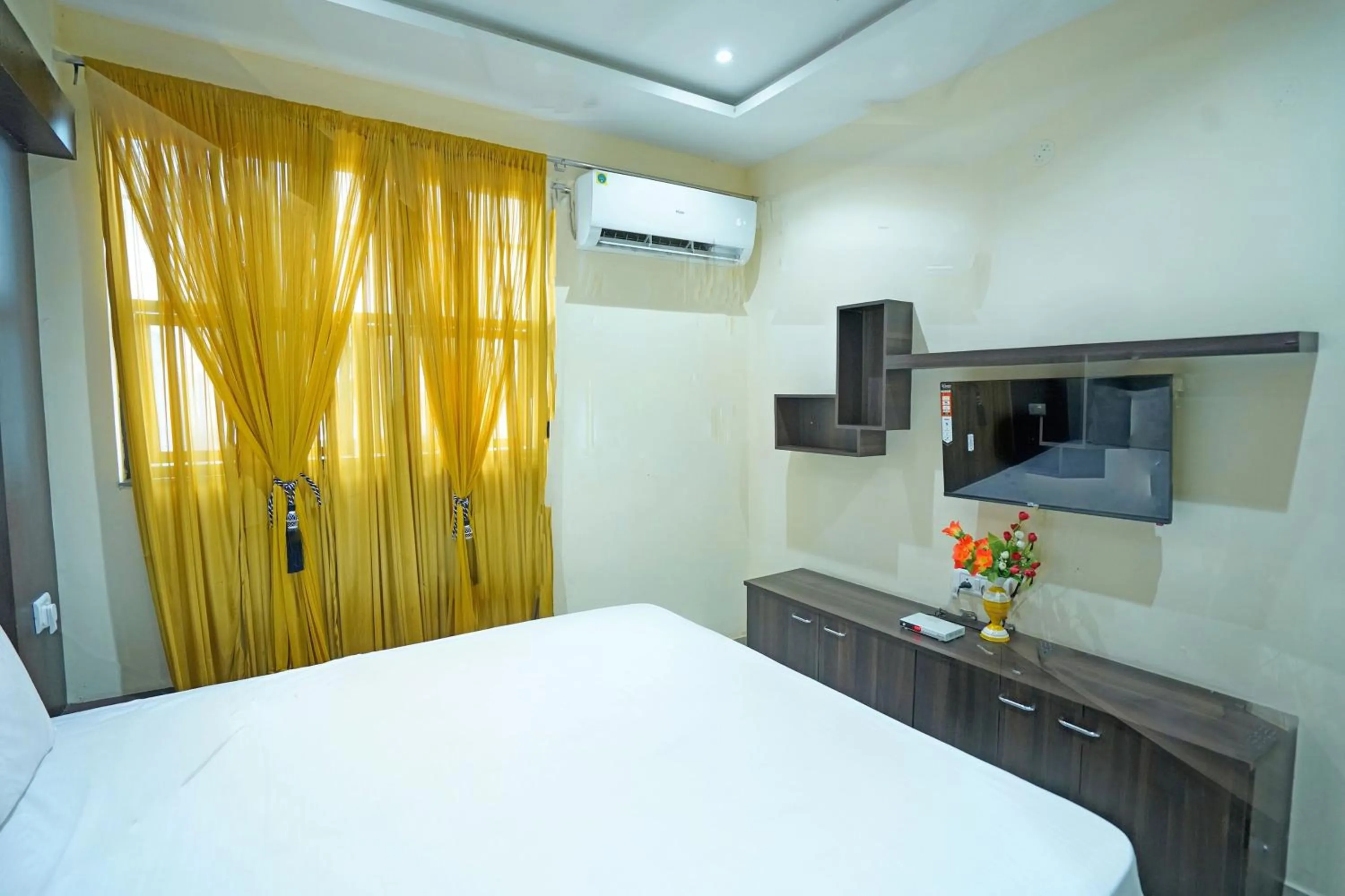 Bedroom, Bed in Hotel O SS Palace