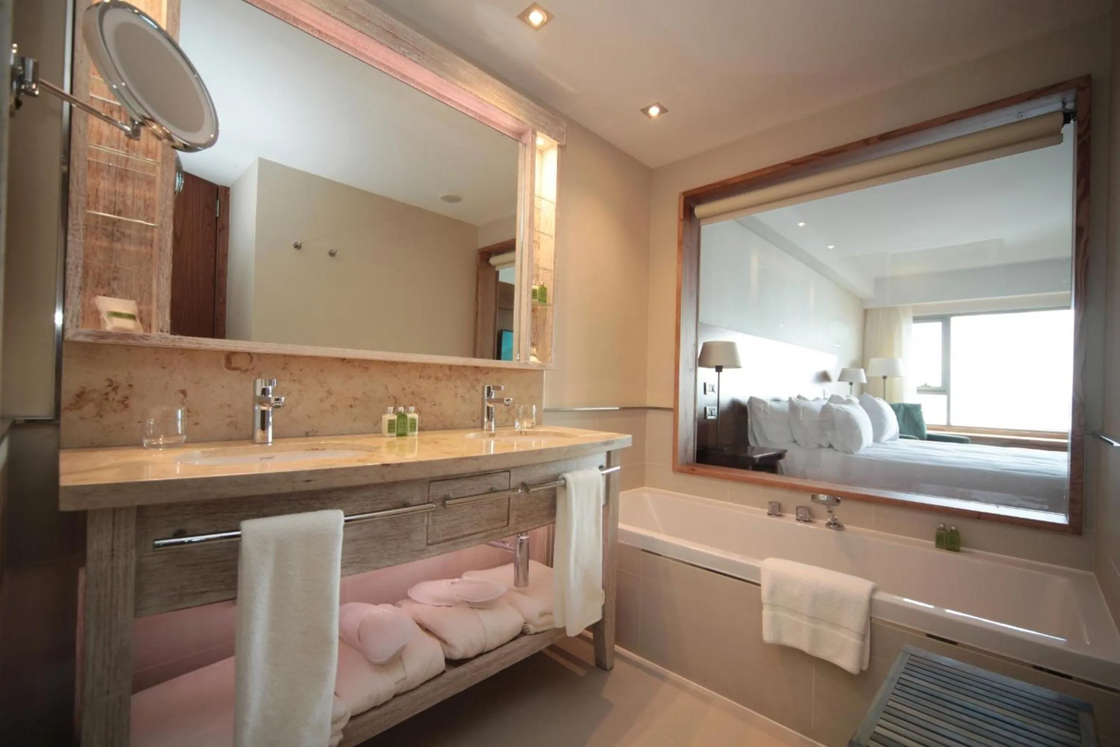 Bathroom, Bed in Arakur Ushuaia Resort & Spa