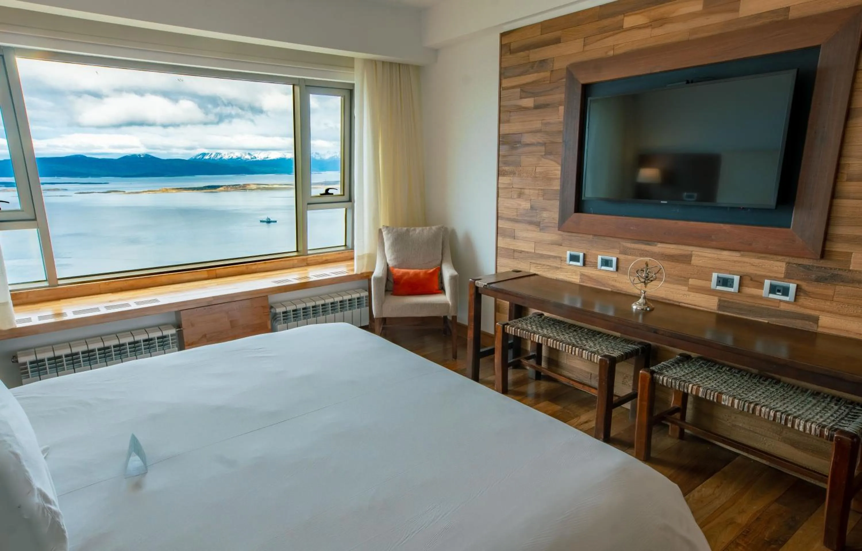 Bed in Arakur Ushuaia Resort & Spa