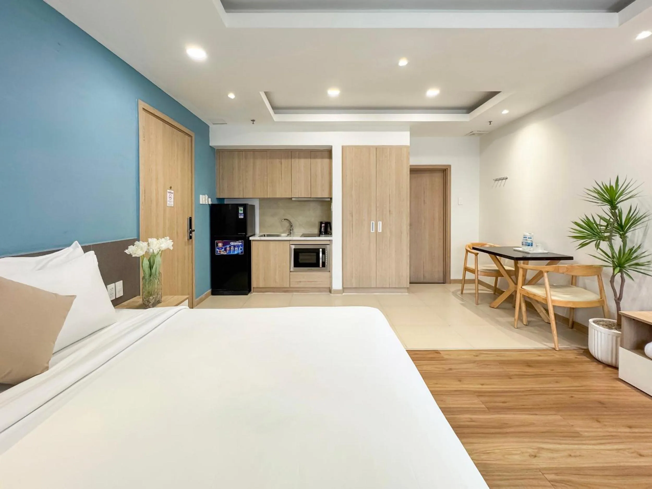 Photo of the whole room in Cityhouse - LightHouse SG