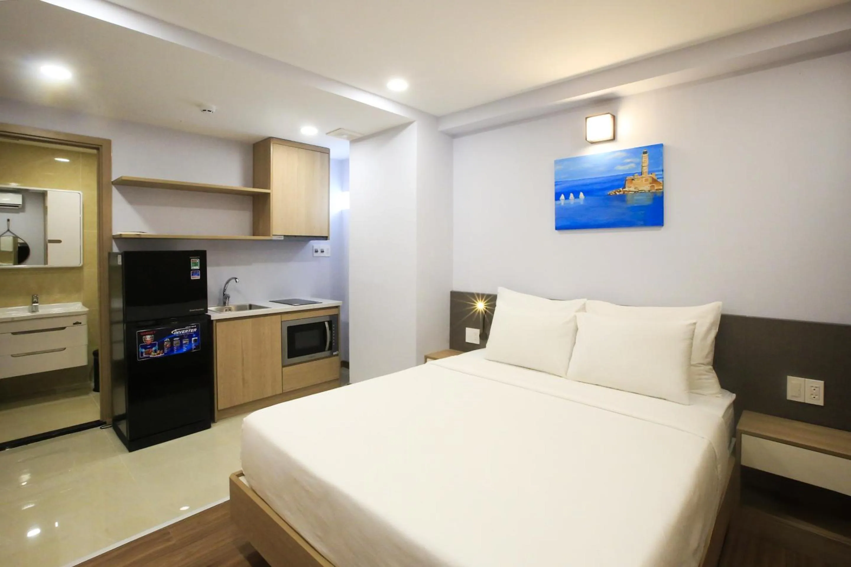 Photo of the whole room in Cityhouse - LightHouse SG