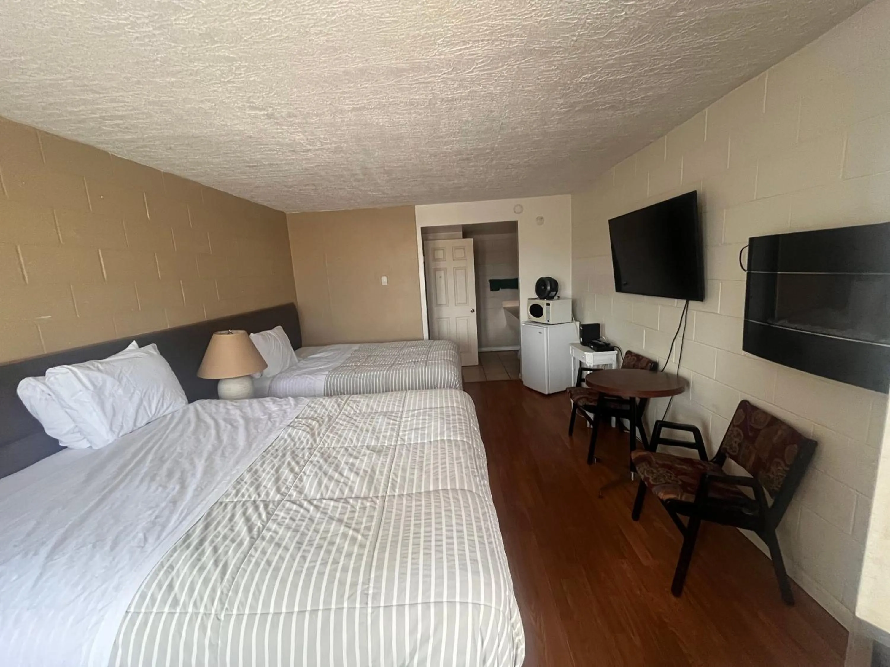 Bed in Caravan Motel