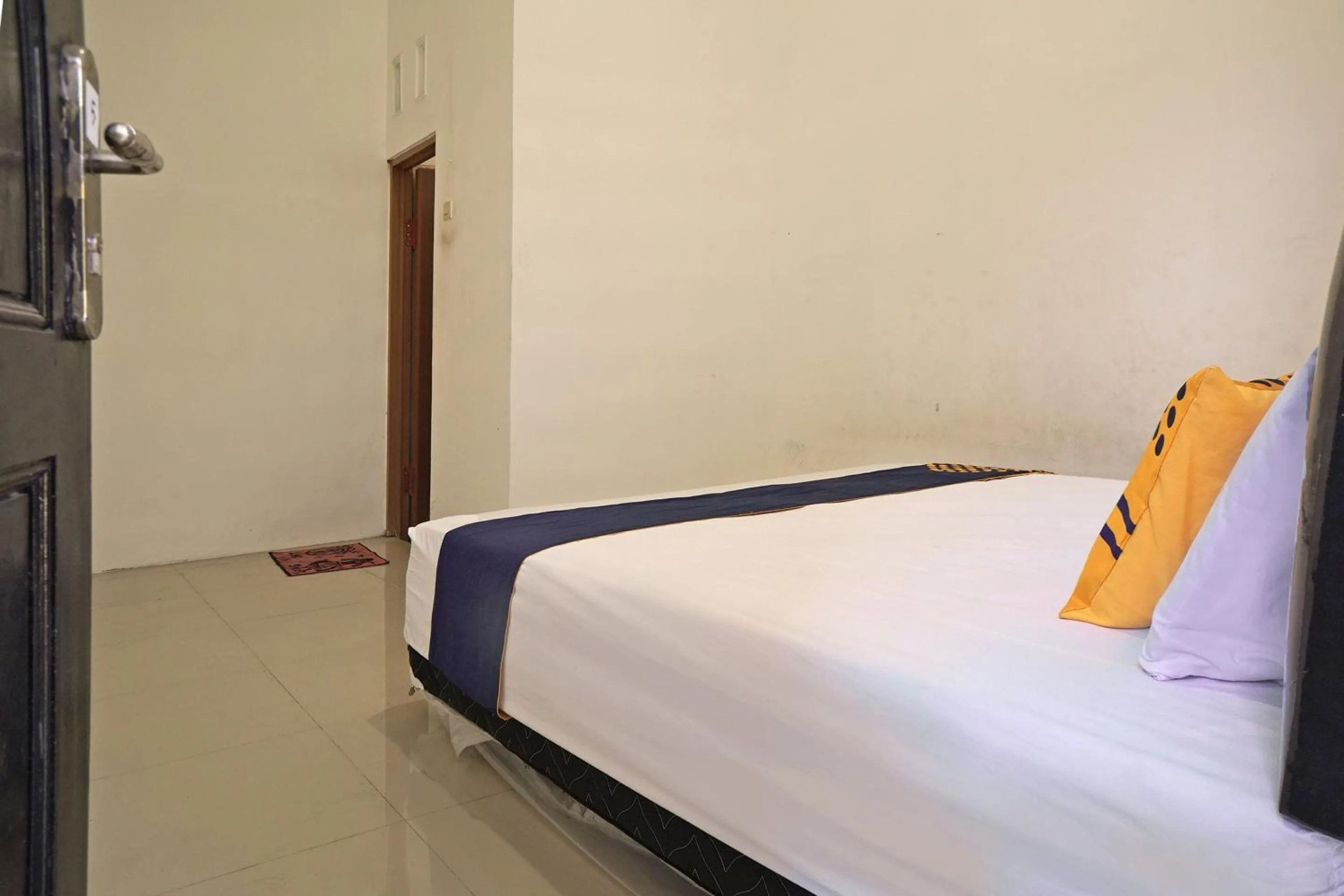 Bedroom, Bed in Hotel O Kost Putih Syariah