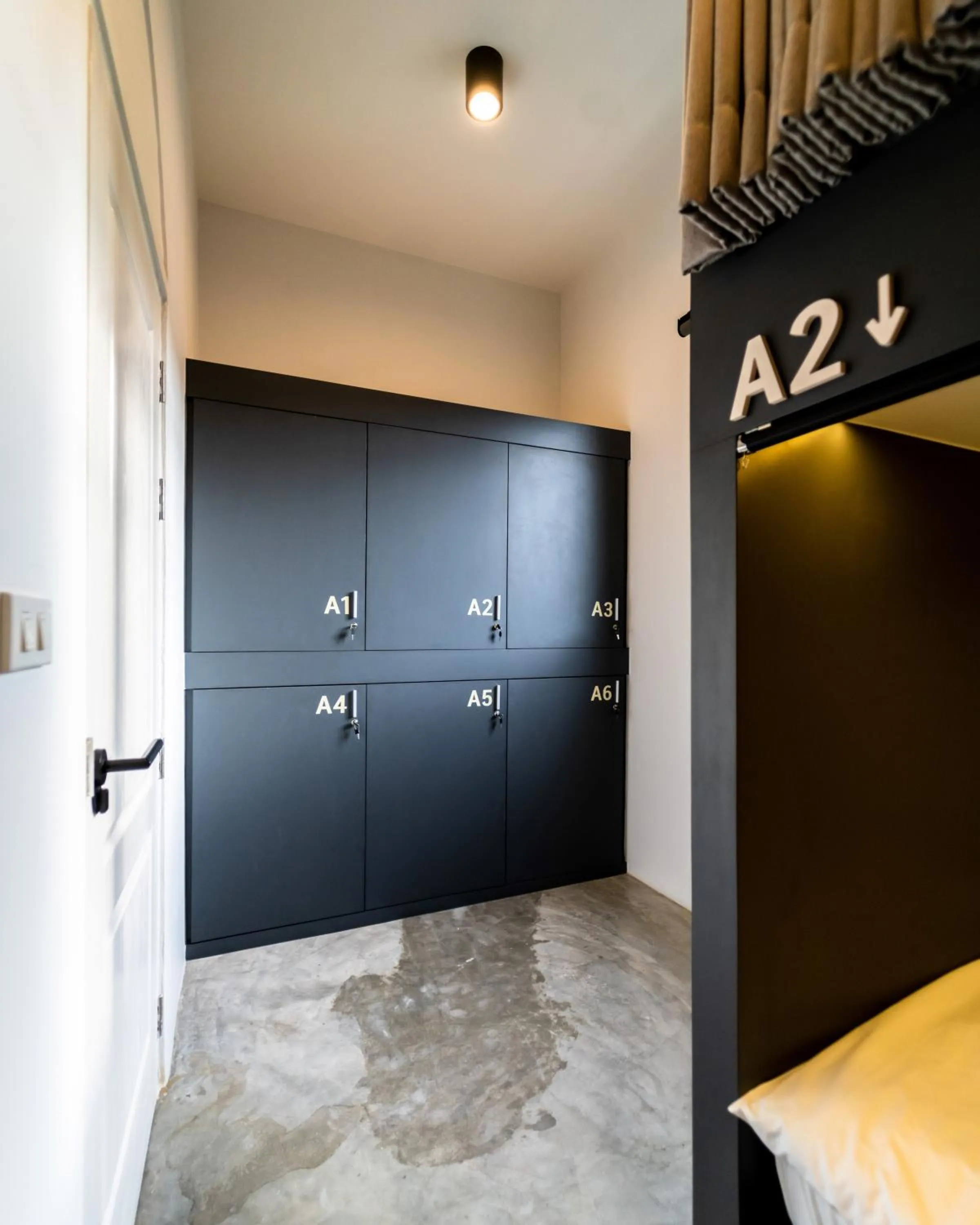 microwave in PIER 808 Hostel