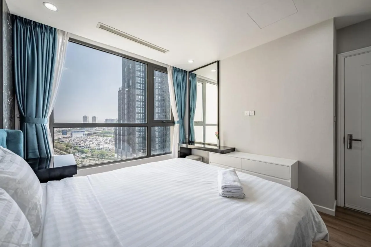 View (from property/room), Bed in LANDMARK 81 CONDOTEL CBD in HCMC