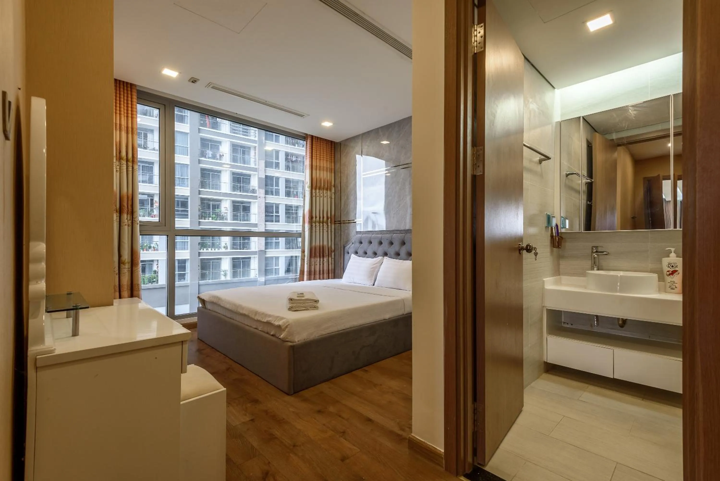 Bed in LANDMARK 81 CONDOTEL CBD in HCMC