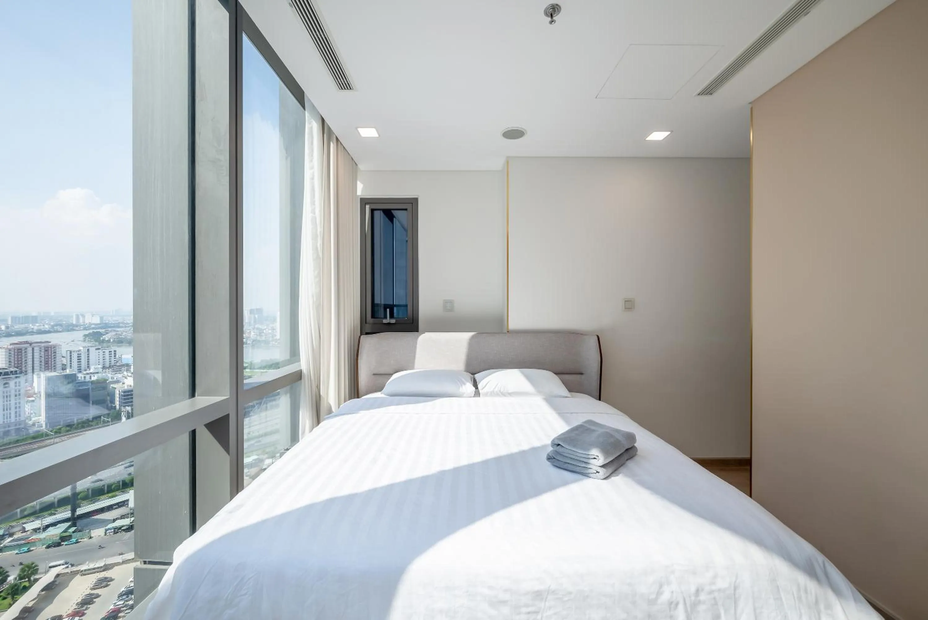 Bed in LANDMARK 81 CONDOTEL CBD in HCMC