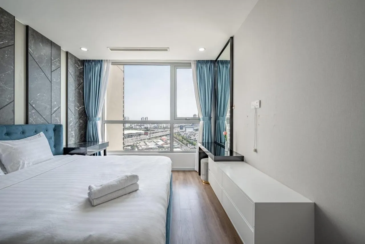 View (from property/room), Bed in LANDMARK 81 CONDOTEL CBD in HCMC