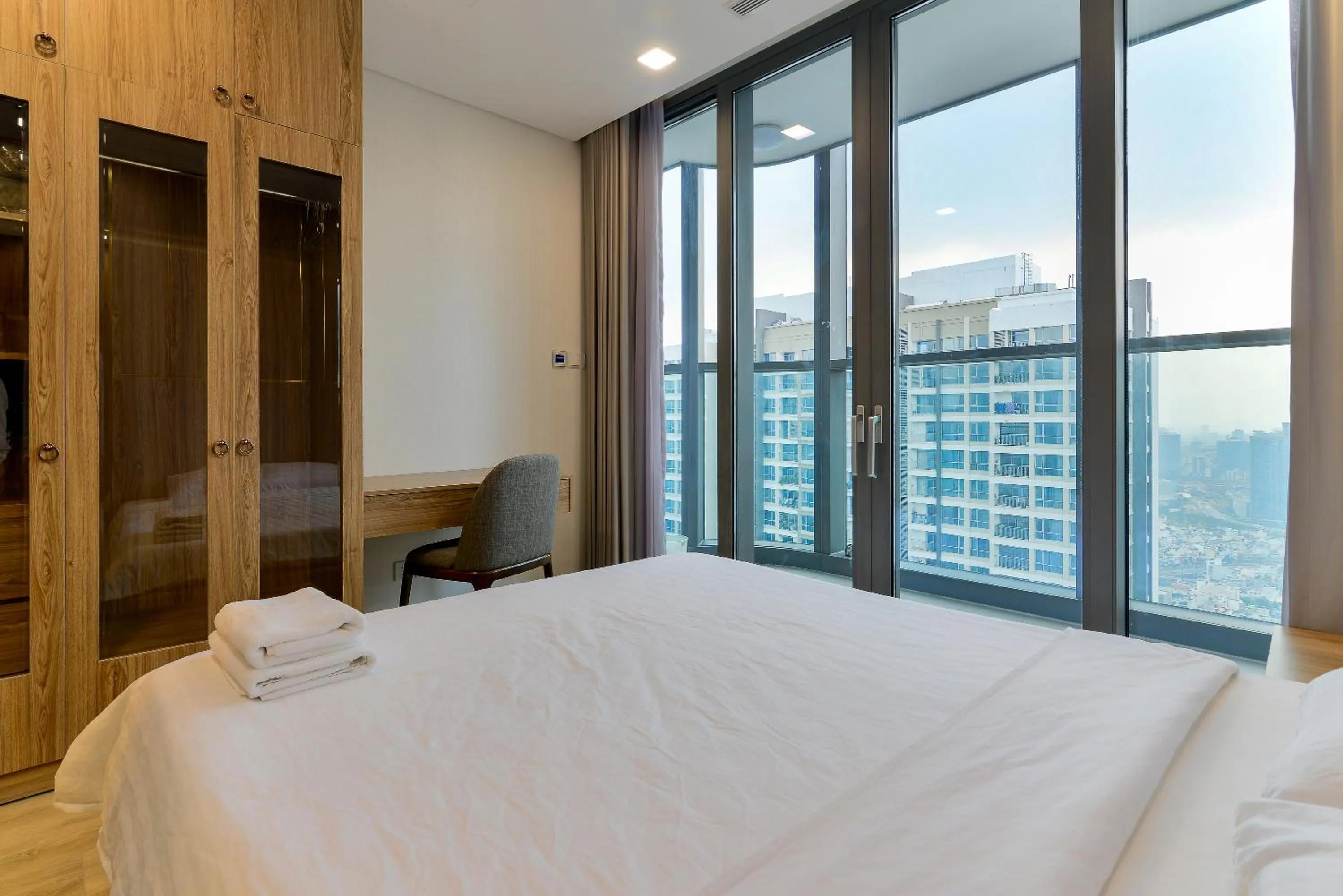 Bed in LANDMARK 81 CONDOTEL CBD in HCMC