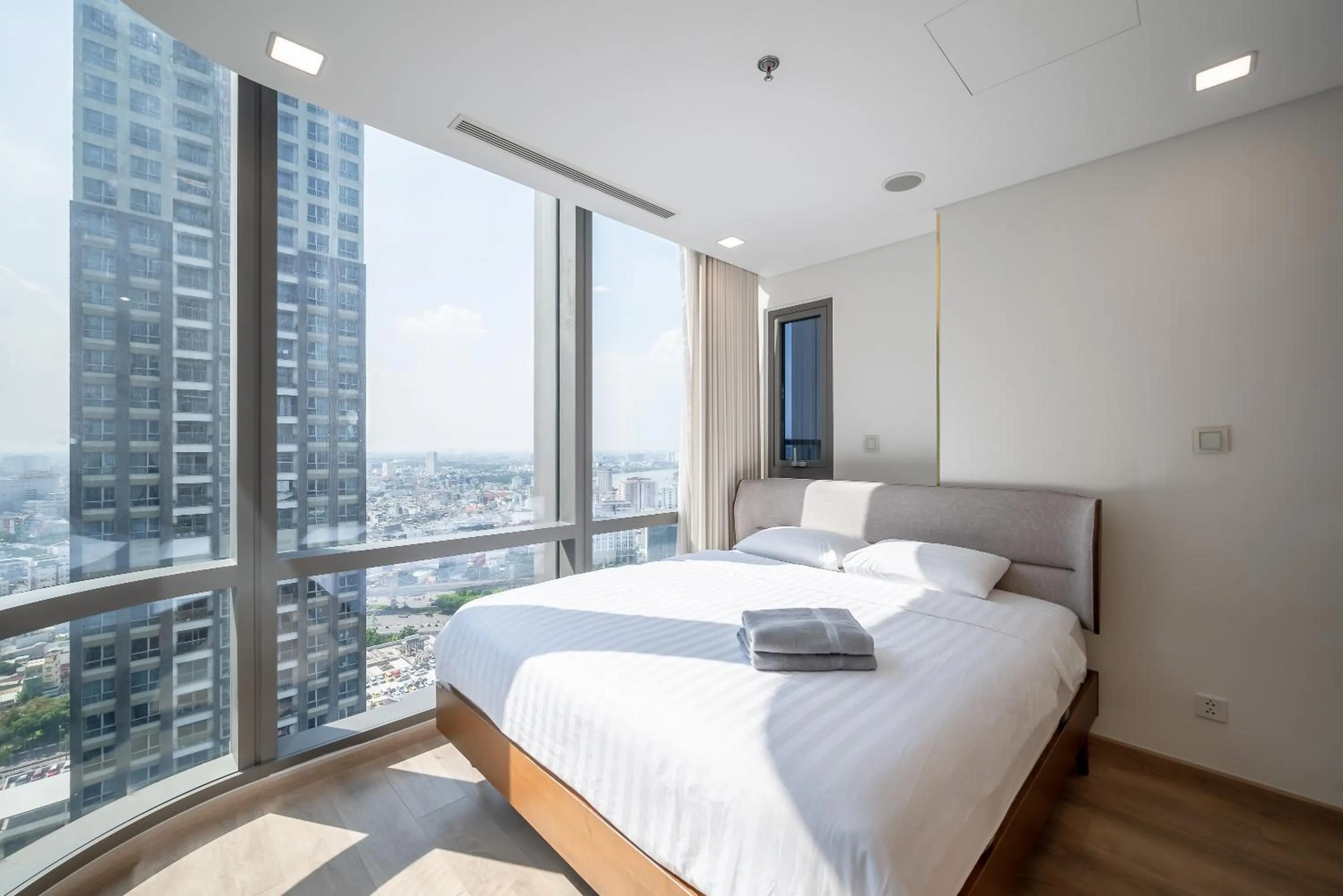 Bed in LANDMARK 81 CONDOTEL CBD in HCMC