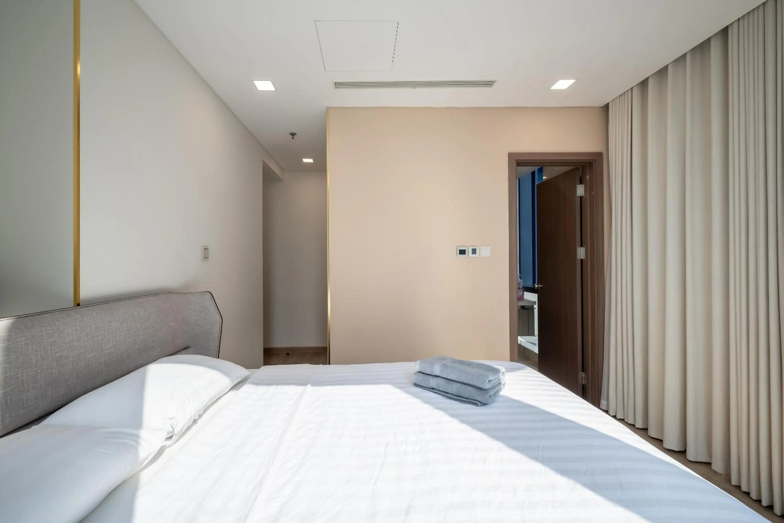 Bed in LANDMARK 81 CONDOTEL CBD in HCMC