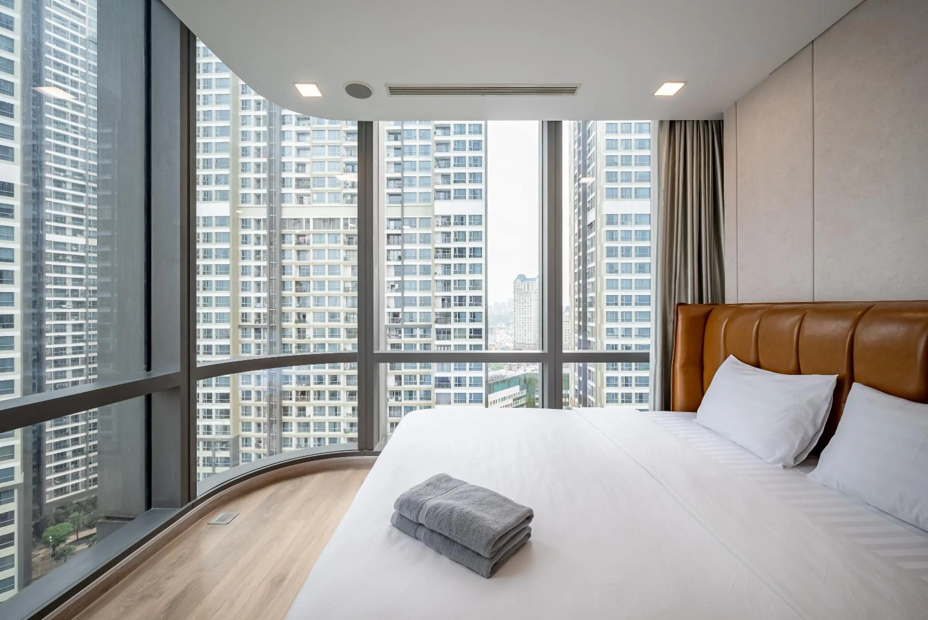 Bed in LANDMARK 81 CONDOTEL CBD in HCMC