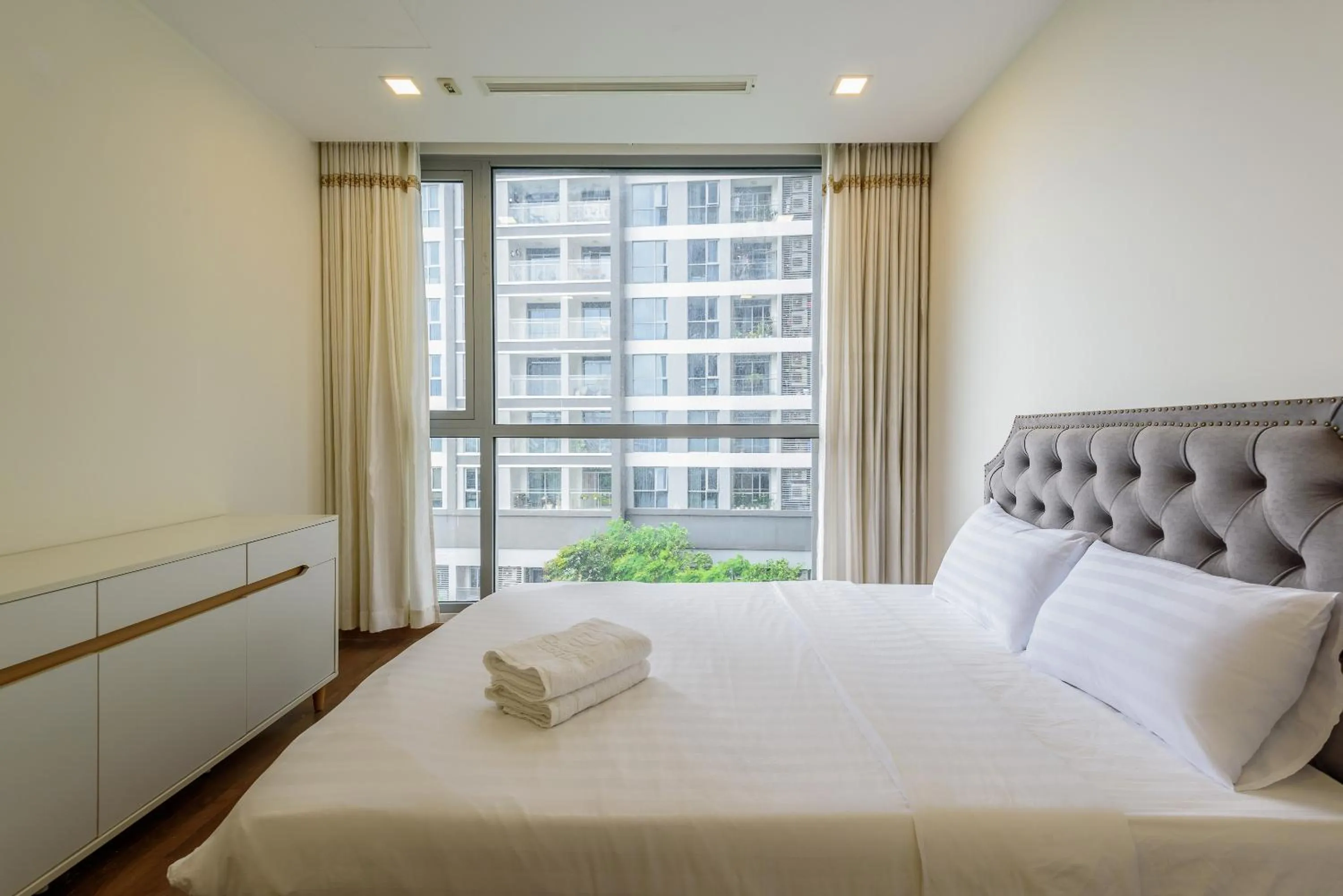 Bed in LANDMARK 81 CONDOTEL CBD in HCMC