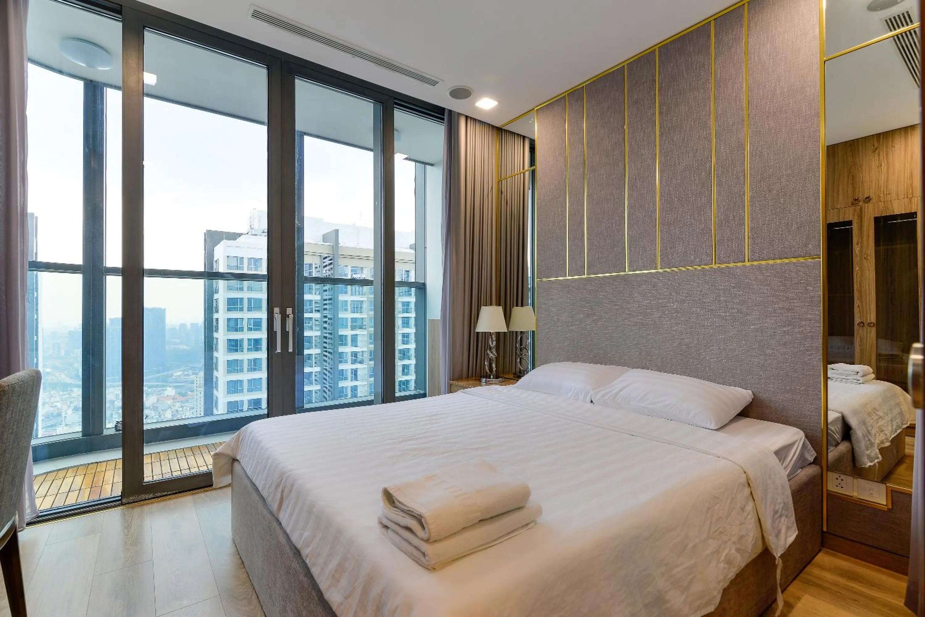 Bed in LANDMARK 81 CONDOTEL CBD in HCMC
