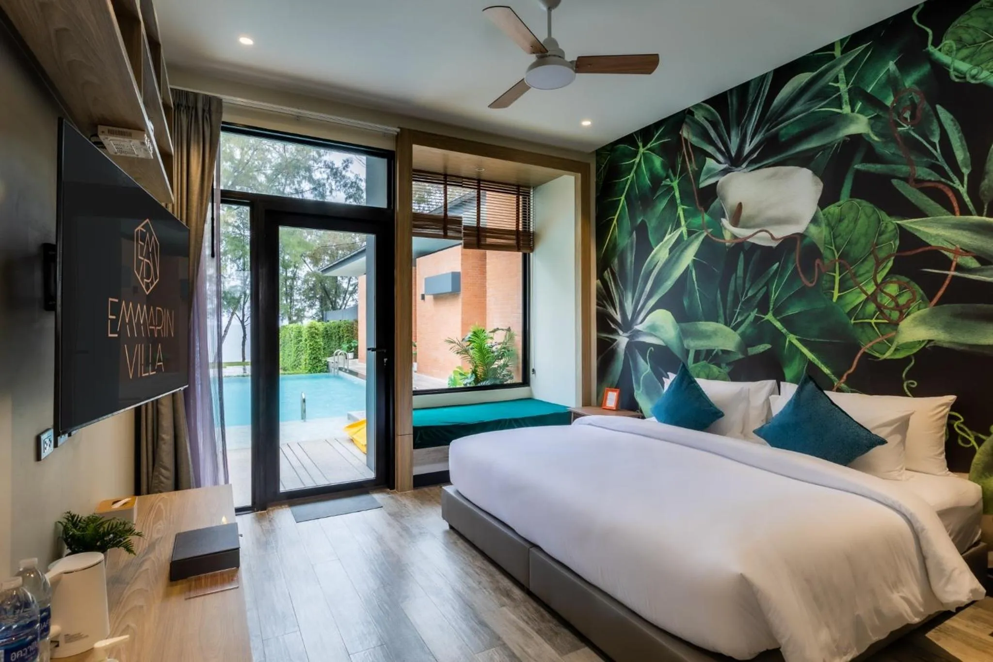 Bed in Emmarin Villa