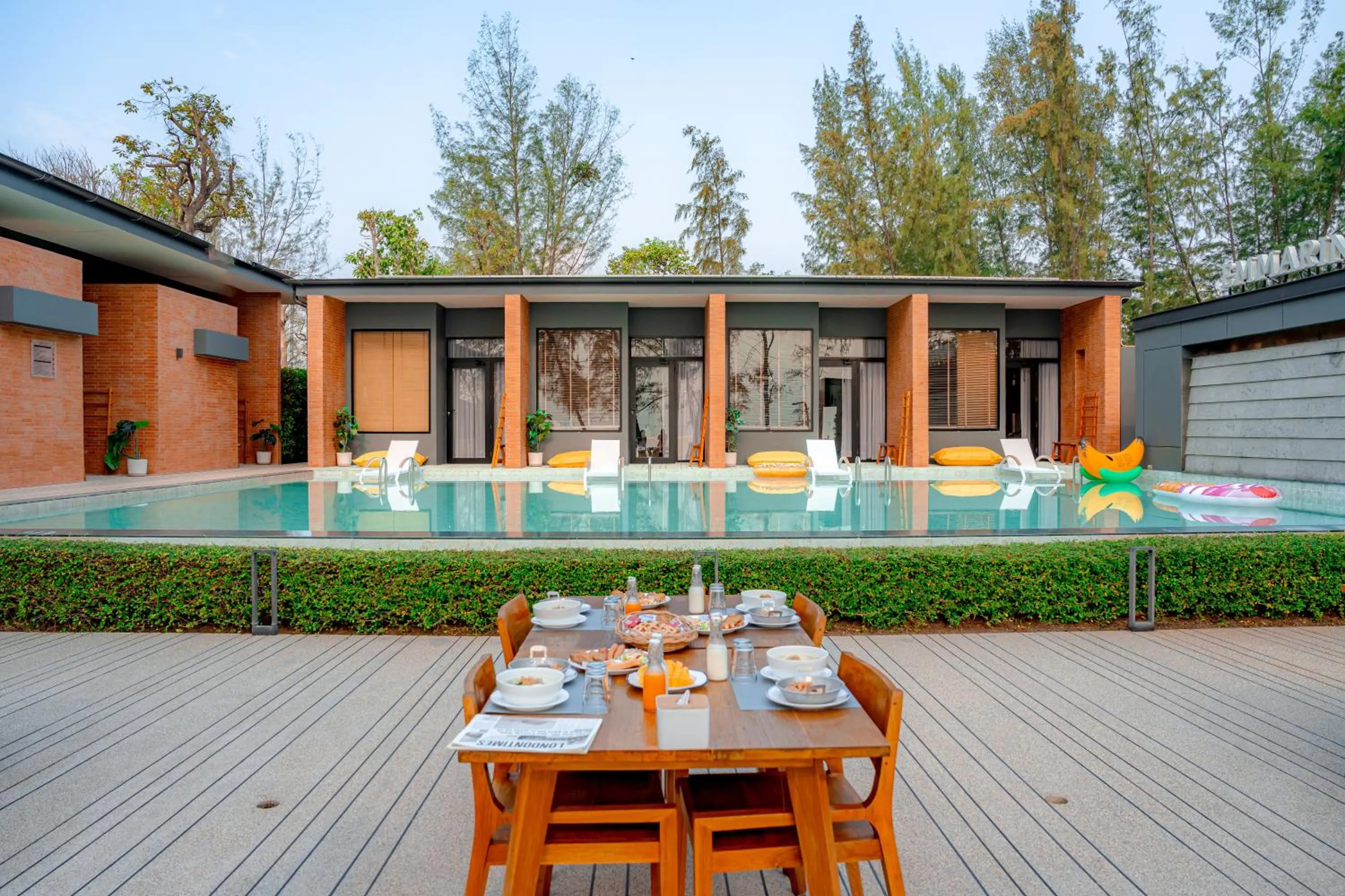 Food and drinks in Emmarin Villa