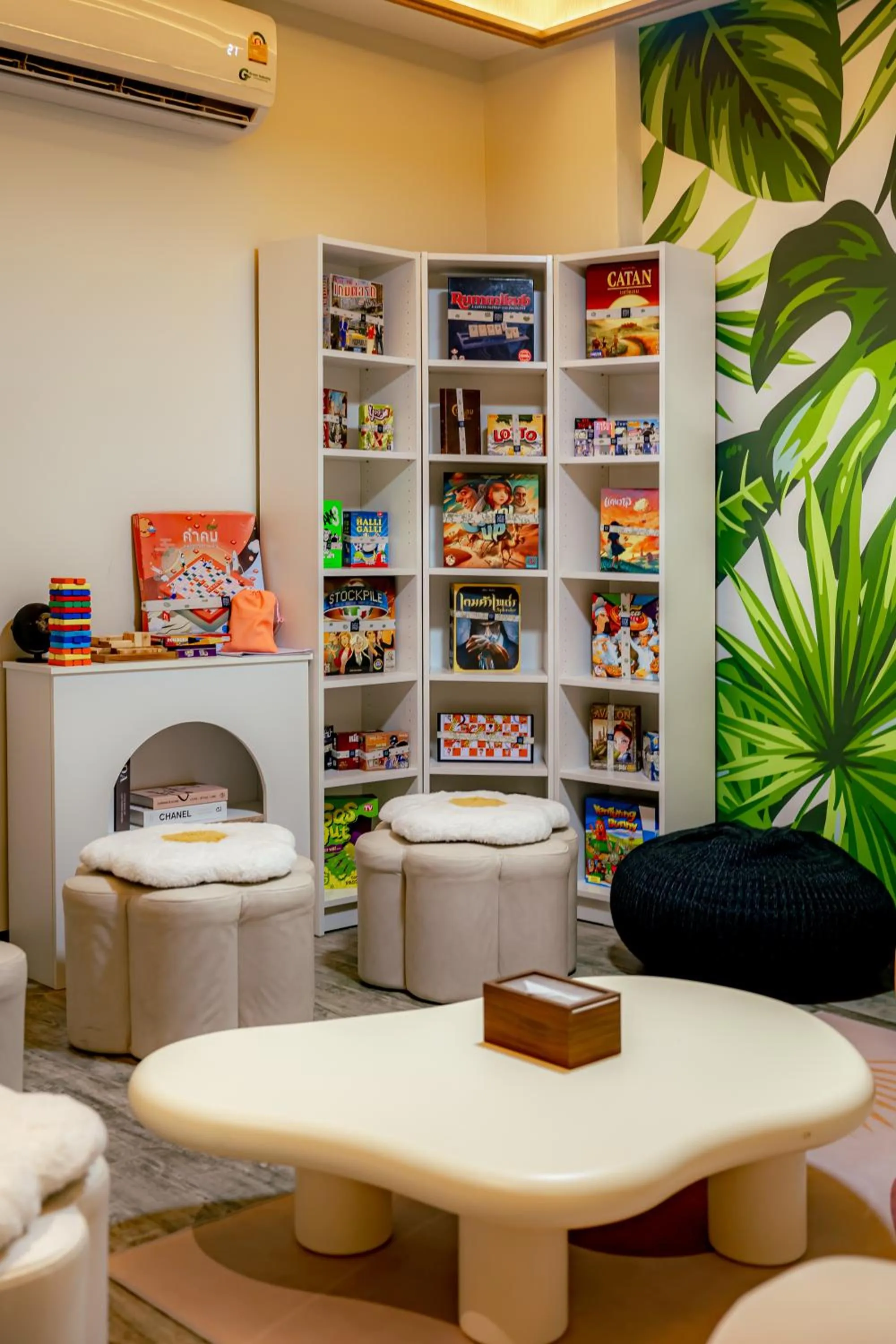 Game Room in Emmarin Villa