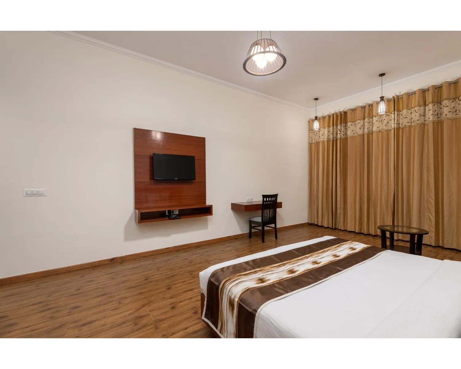 Communal lounge/ TV room, TV/Entertainment Center in The Serenity Resort Spa