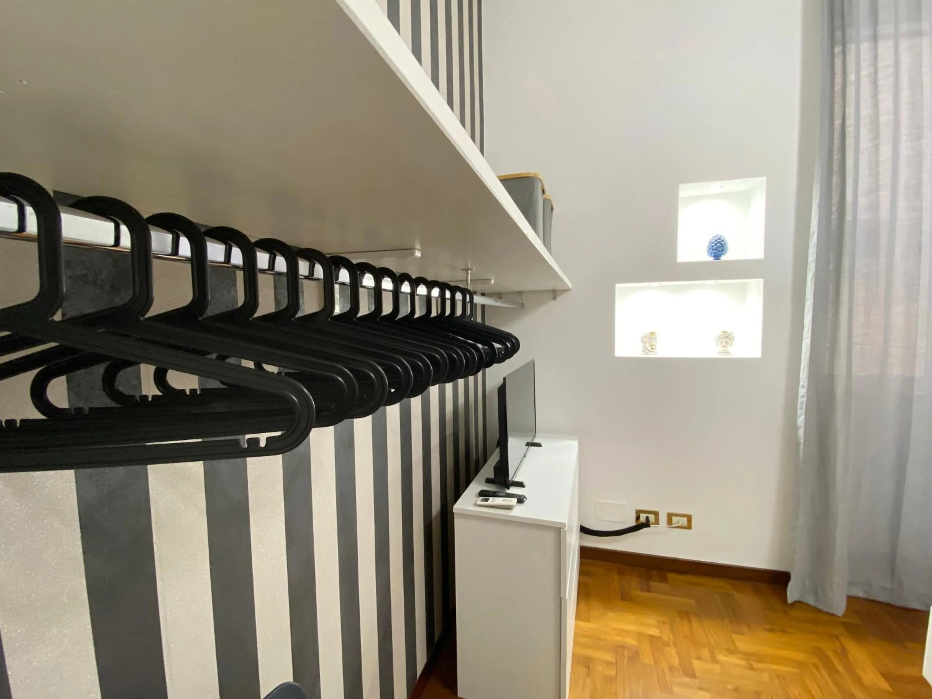 wardrobe in Kamaffari Central Apartment