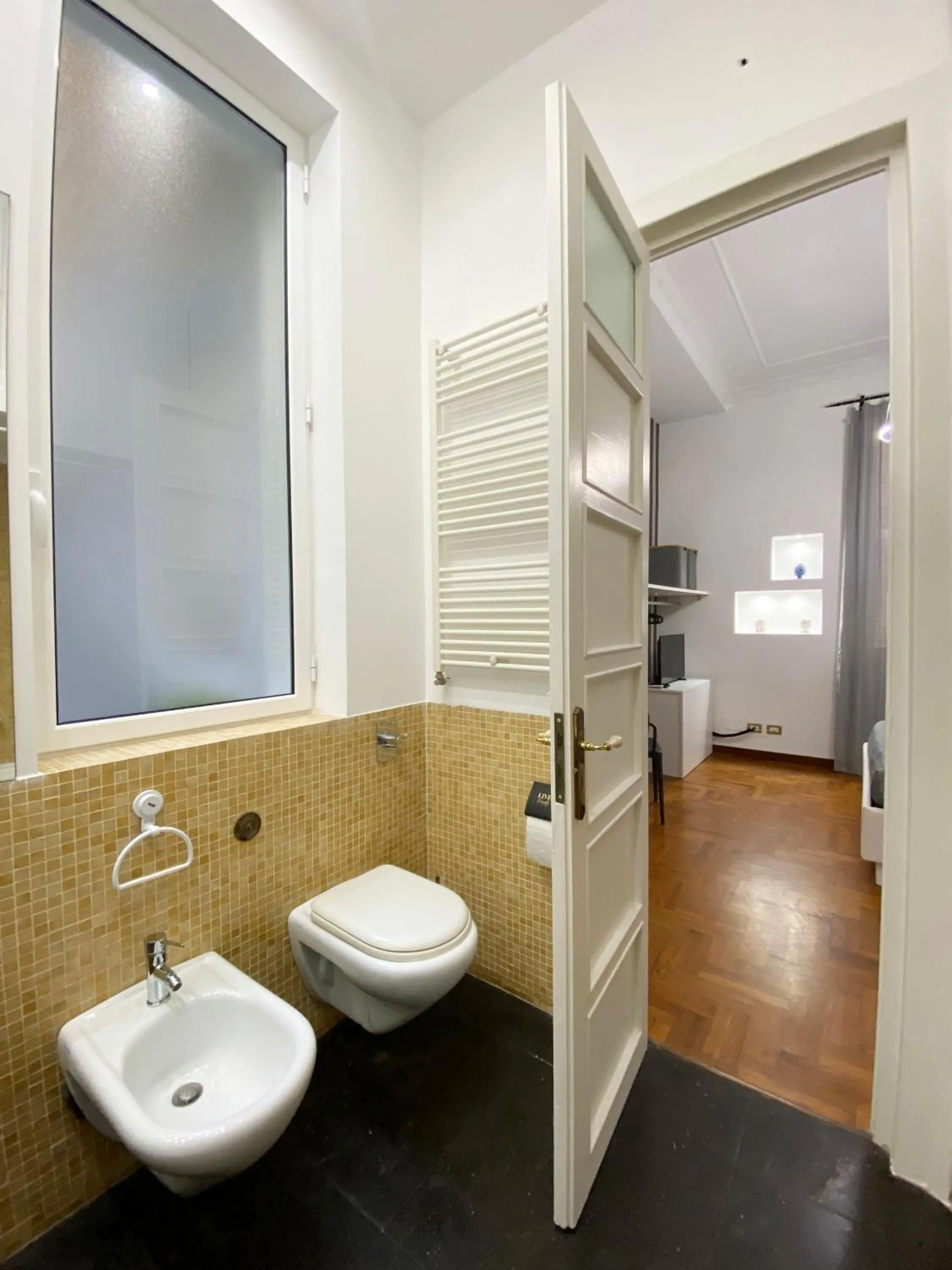Toilet in Kamaffari Central Apartment