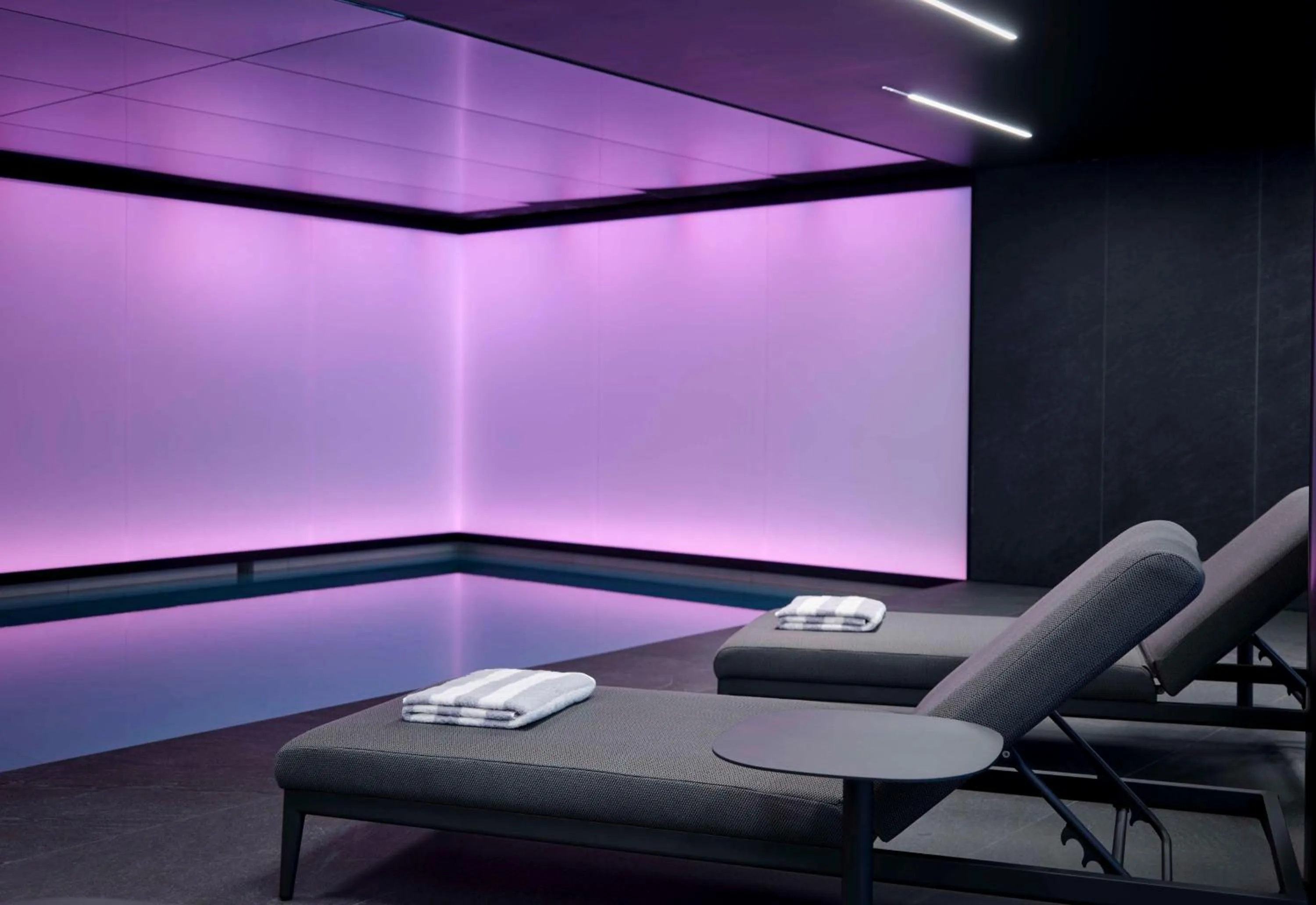 Lounge or bar in art'otel London Hoxton